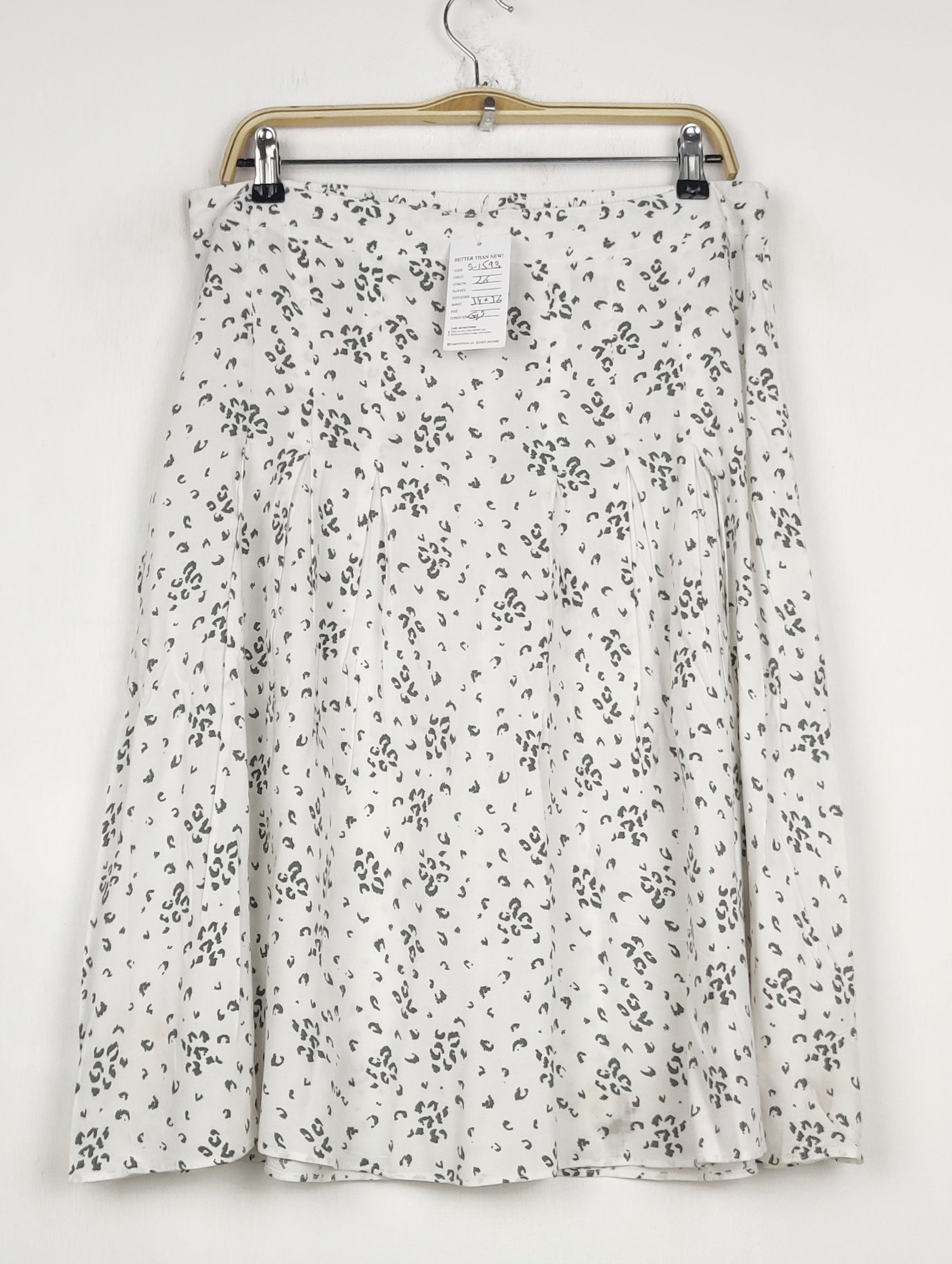 Buy online pre-used pre-loved 100% authentic & Original branded Bonmarche (S-1593) available in Pakistan. Top international brands avilable.
