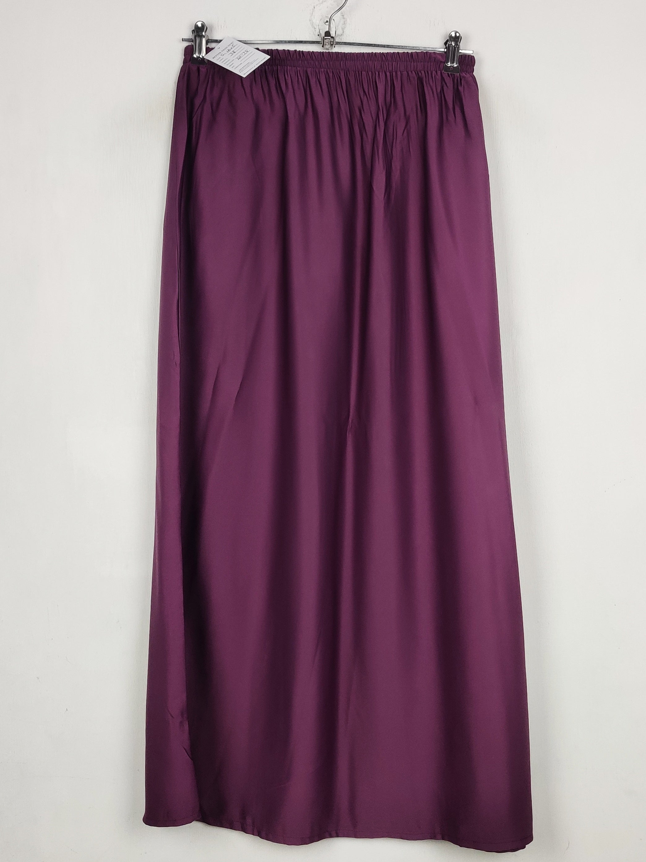 Buy online pre-used pre-loved 100% authentic & Original branded Unknown Brand (S-1605) available in Pakistan. Top international brands avilable.