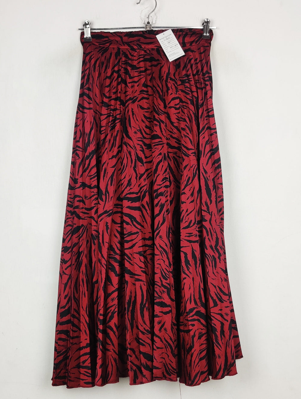 Buy online pre-used pre-loved 100% authentic & Original branded Primark (S-1611) available in Pakistan. Top international brands avilable.
