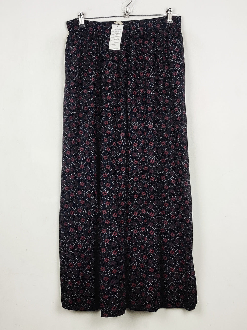 Buy online pre-used pre-loved 100% authentic & Original branded Authentic (S-1621) available in Pakistan. Top international brands avilable.