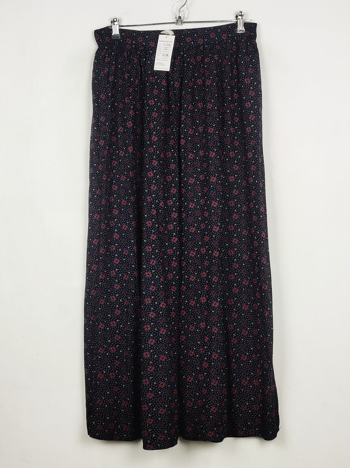 Buy online pre-used pre-loved 100% authentic & Original branded Authentic (S-1621) available in Pakistan. Top international brands avilable.