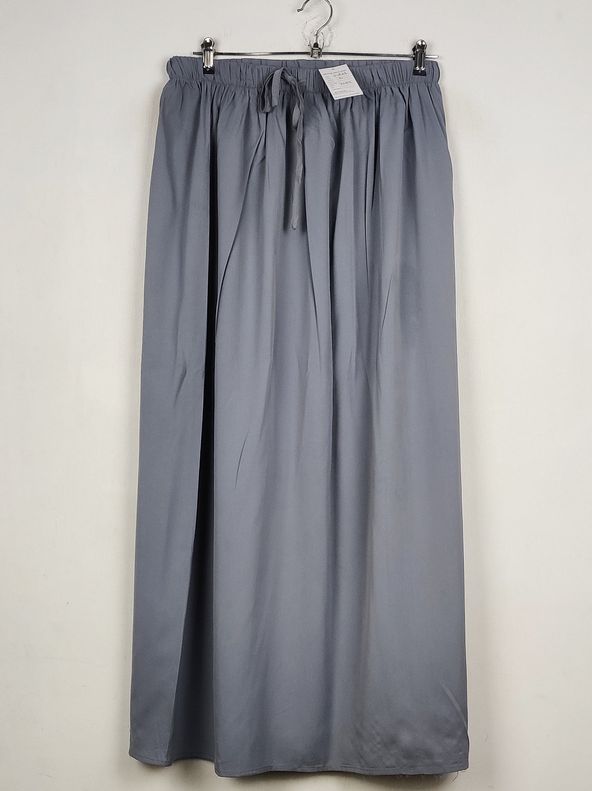Buy online pre-used pre-loved 100% authentic & Original branded Unknown Brand (S-1623) available in Pakistan. Top international brands avilable.