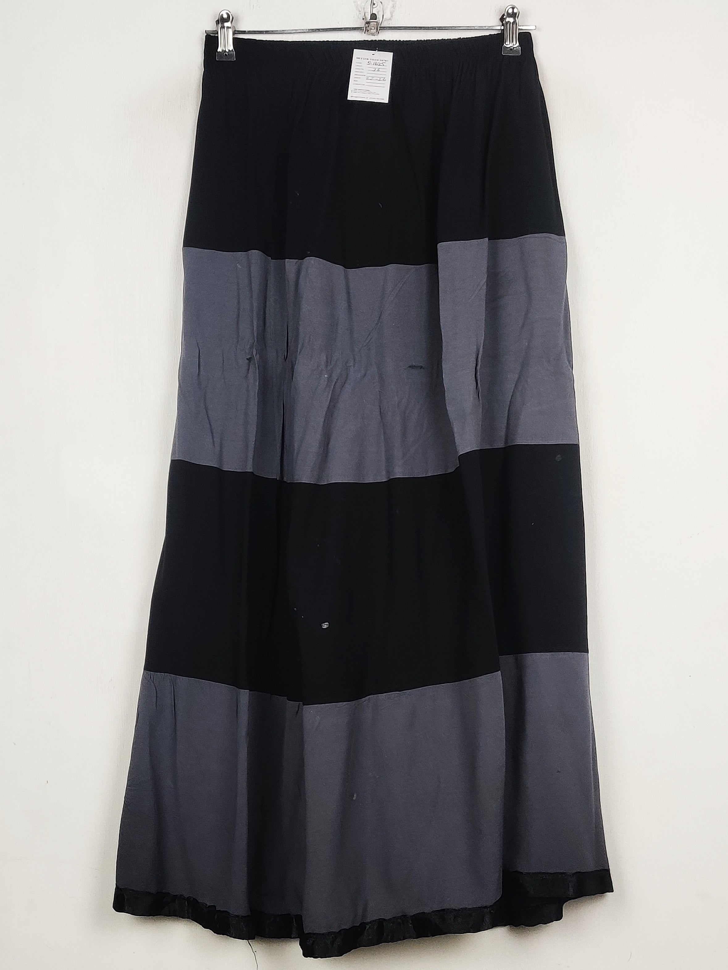 Buy online pre-used pre-loved 100% authentic & Original branded Unknown Brand (S-1625) available in Pakistan. Top international brands avilable.