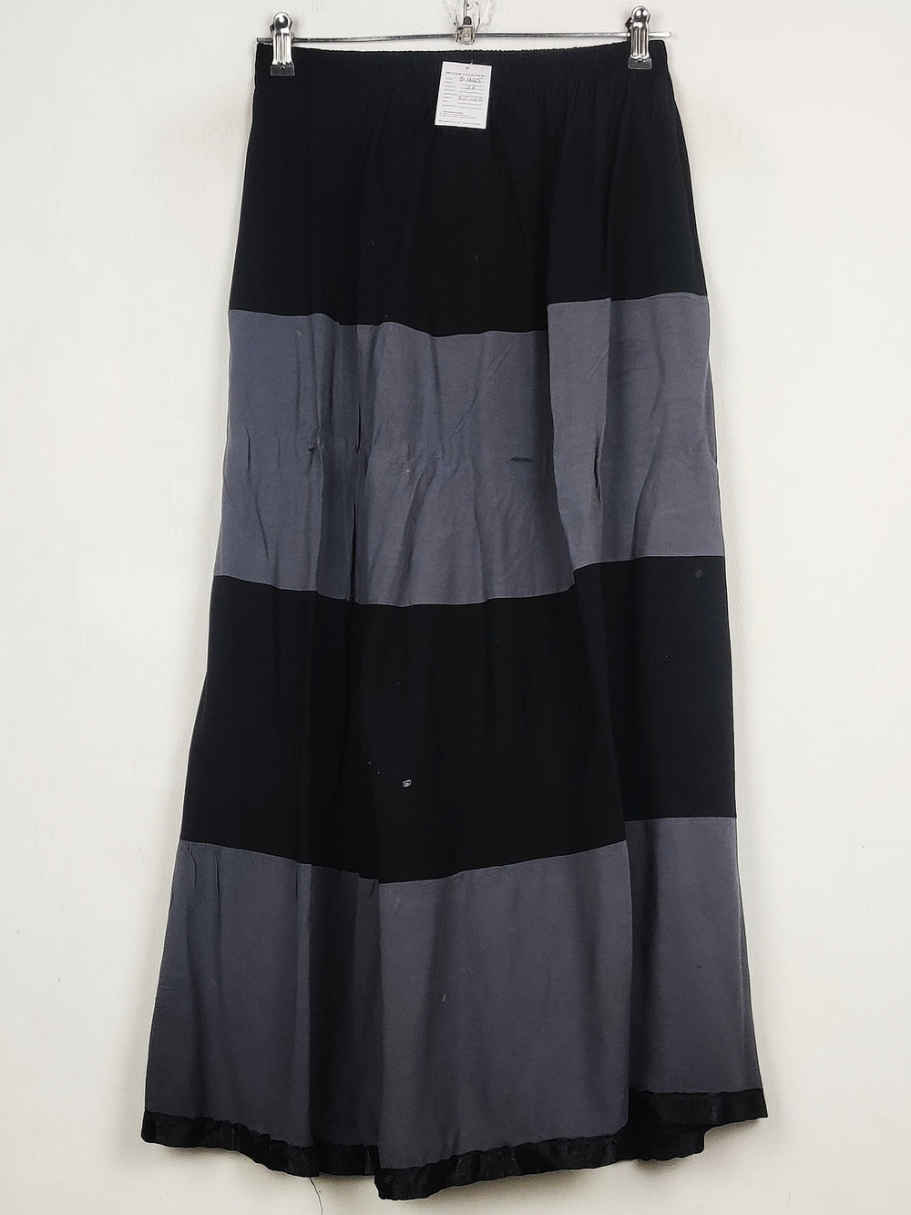 Buy online pre-used pre-loved 100% authentic & Original branded Unknown Brand (S-1625) available in Pakistan. Top international brands avilable.