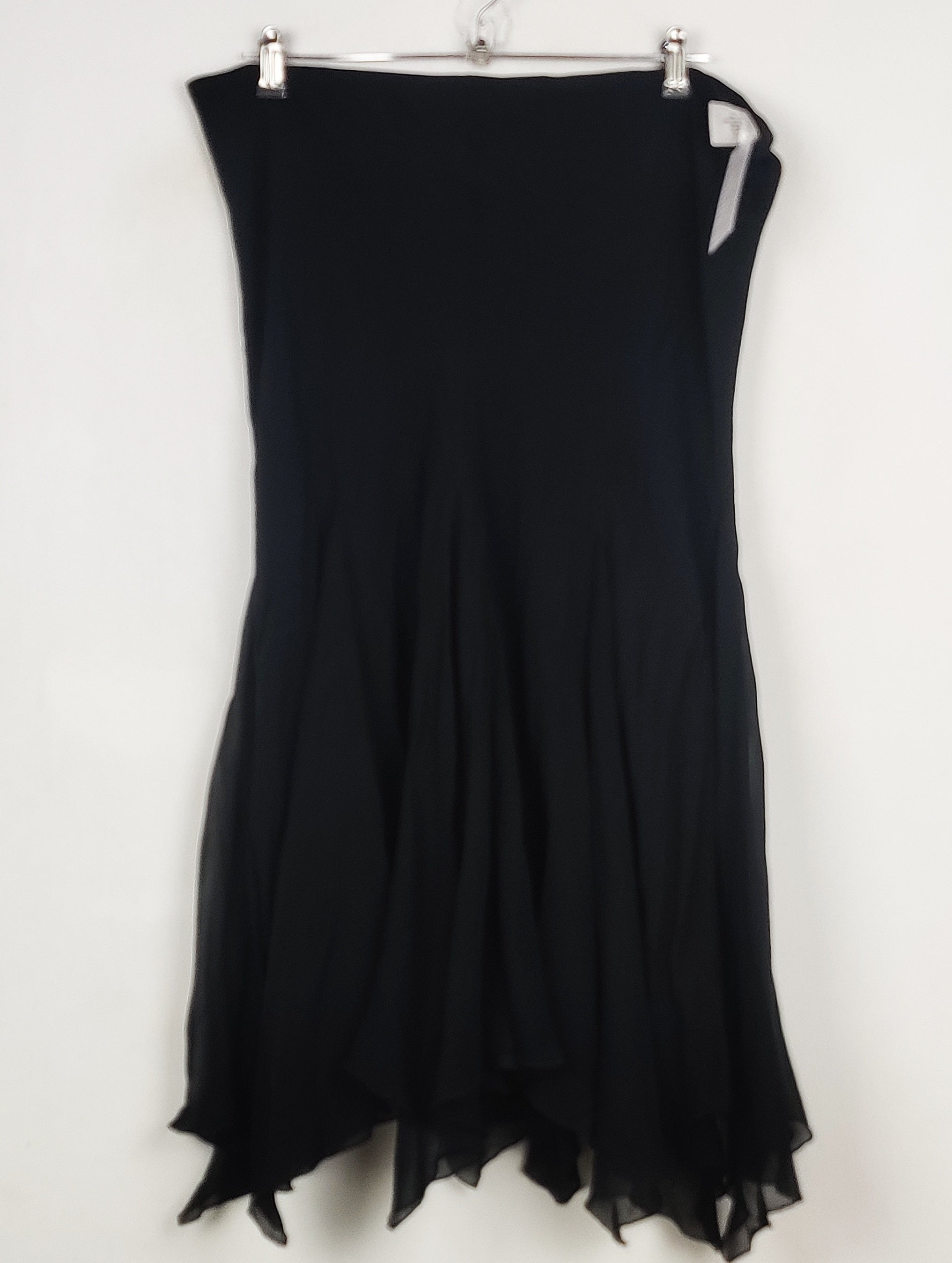 Buy online pre-used pre-loved 100% authentic & Original branded Unknown Brand (S-1626) available in Pakistan. Top international brands avilable.