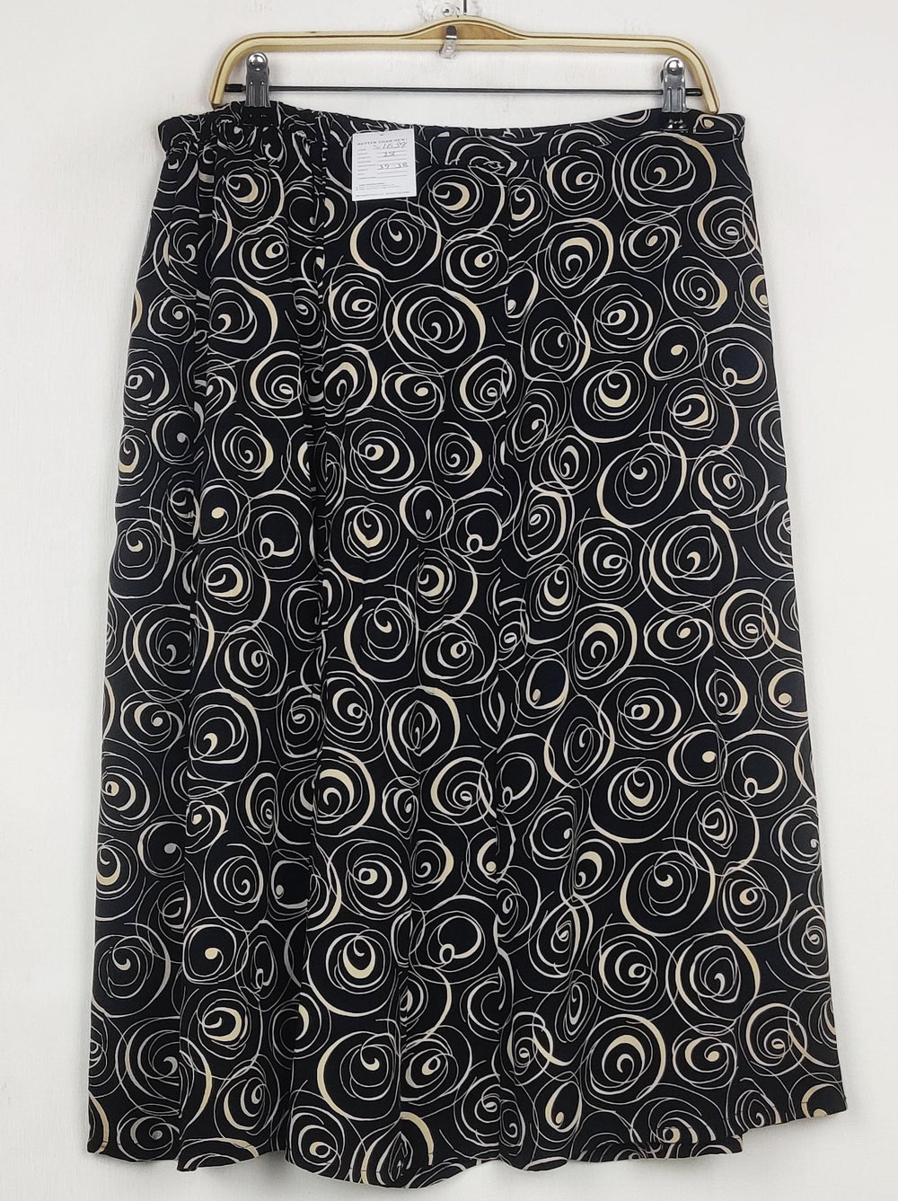 Buy online pre-used pre-loved 100% authentic & Original branded Unknown Brand (S-1639) available in Pakistan. Top international brands avilable.