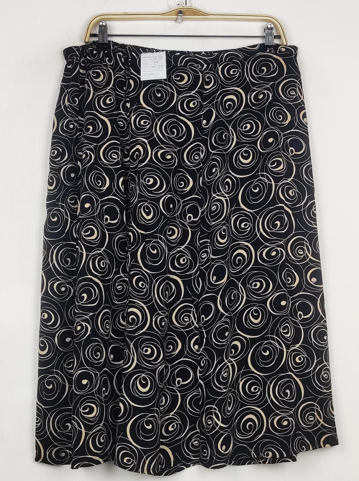 Buy online pre-used pre-loved 100% authentic & Original branded Unknown Brand (S-1639) available in Pakistan. Top international brands avilable.