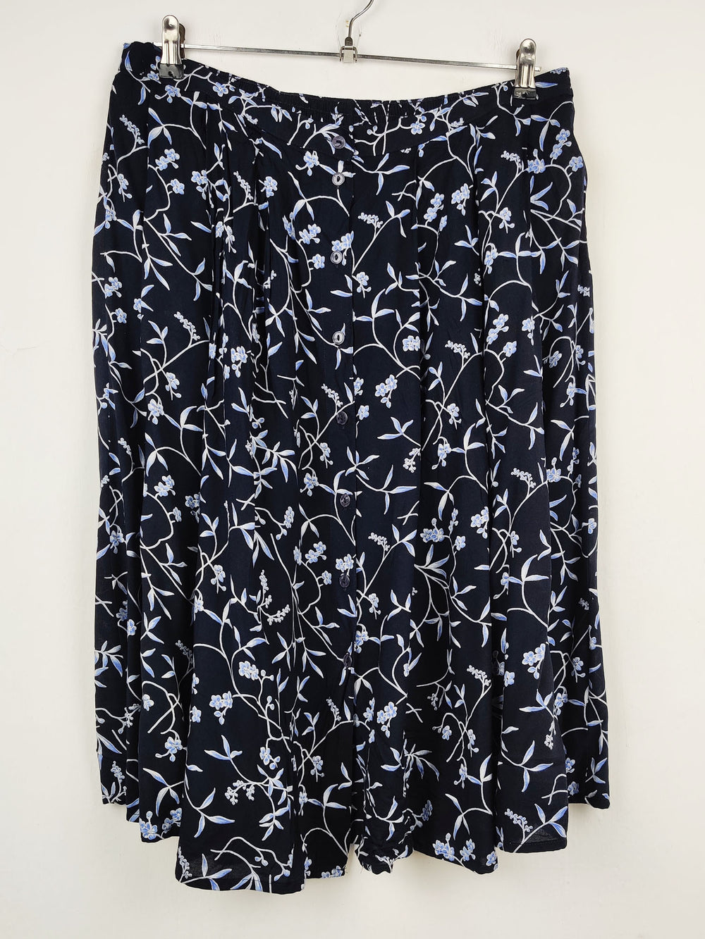 Buy online pre-used pre-loved 100% authentic & Original branded Marks & Spencer (S-178) available in Pakistan. Top international brands avilable.