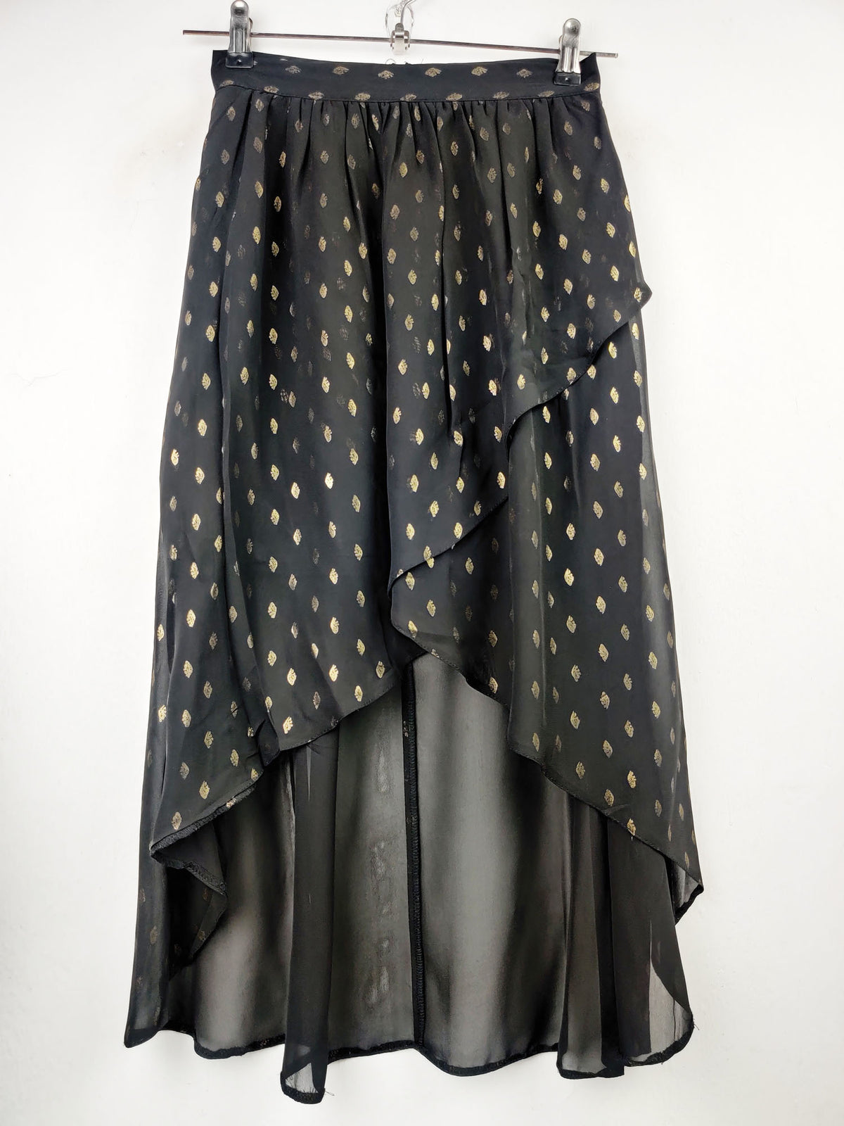 Buy online pre-used pre-loved 100% authentic & Original branded Miss Selfridge (S-317) available in Pakistan. Top international brands avilable.
