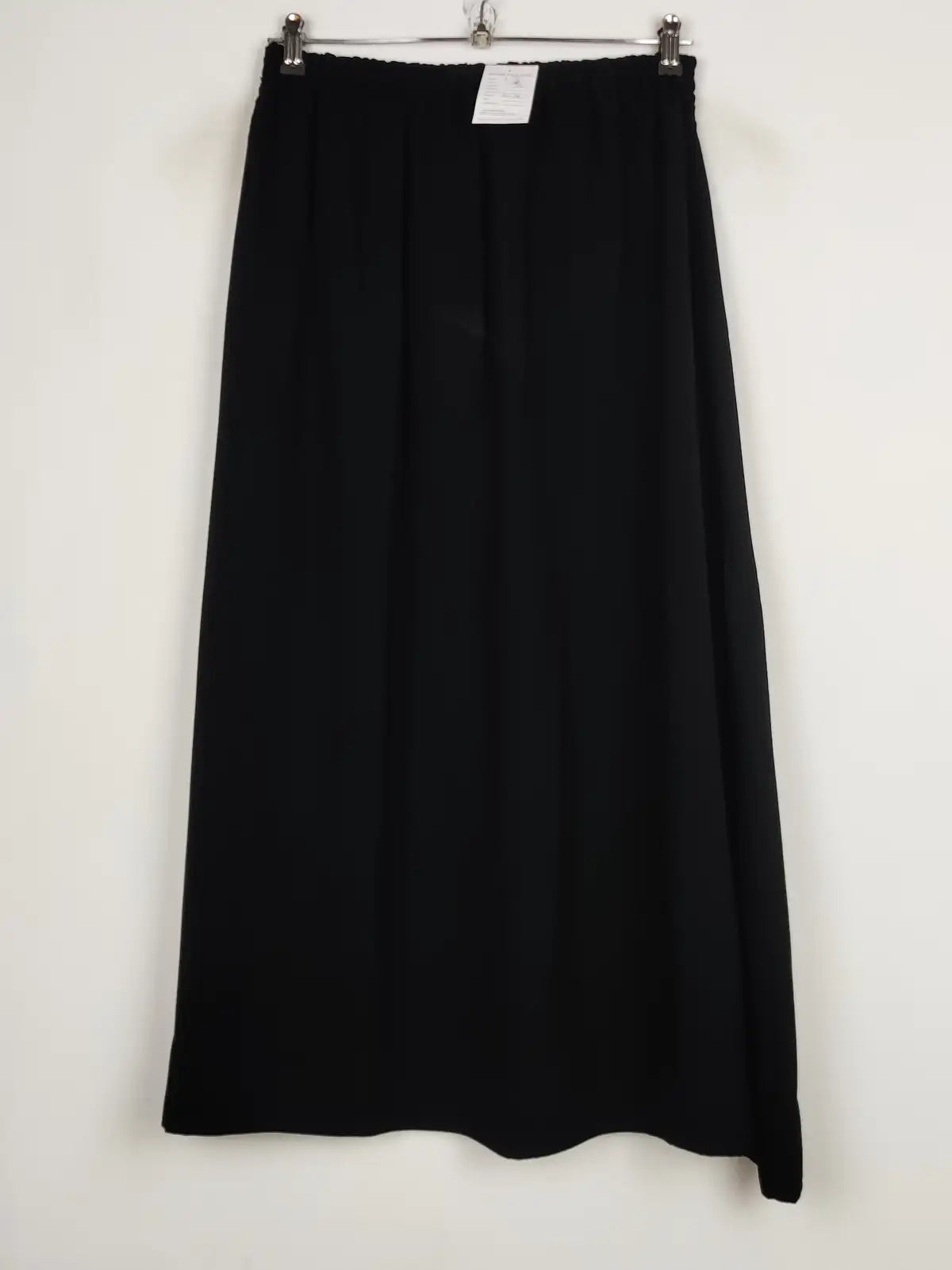 Buy online pre-used pre-loved 100% authentic & Original branded Unknown Brand (S-511) available in Pakistan. Top international brands avilable.