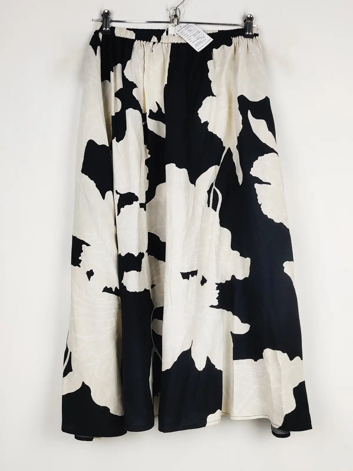 Buy online pre-used pre-loved 100% authentic & Original branded H&M (S-609) available in Pakistan. Top international brands avilable.