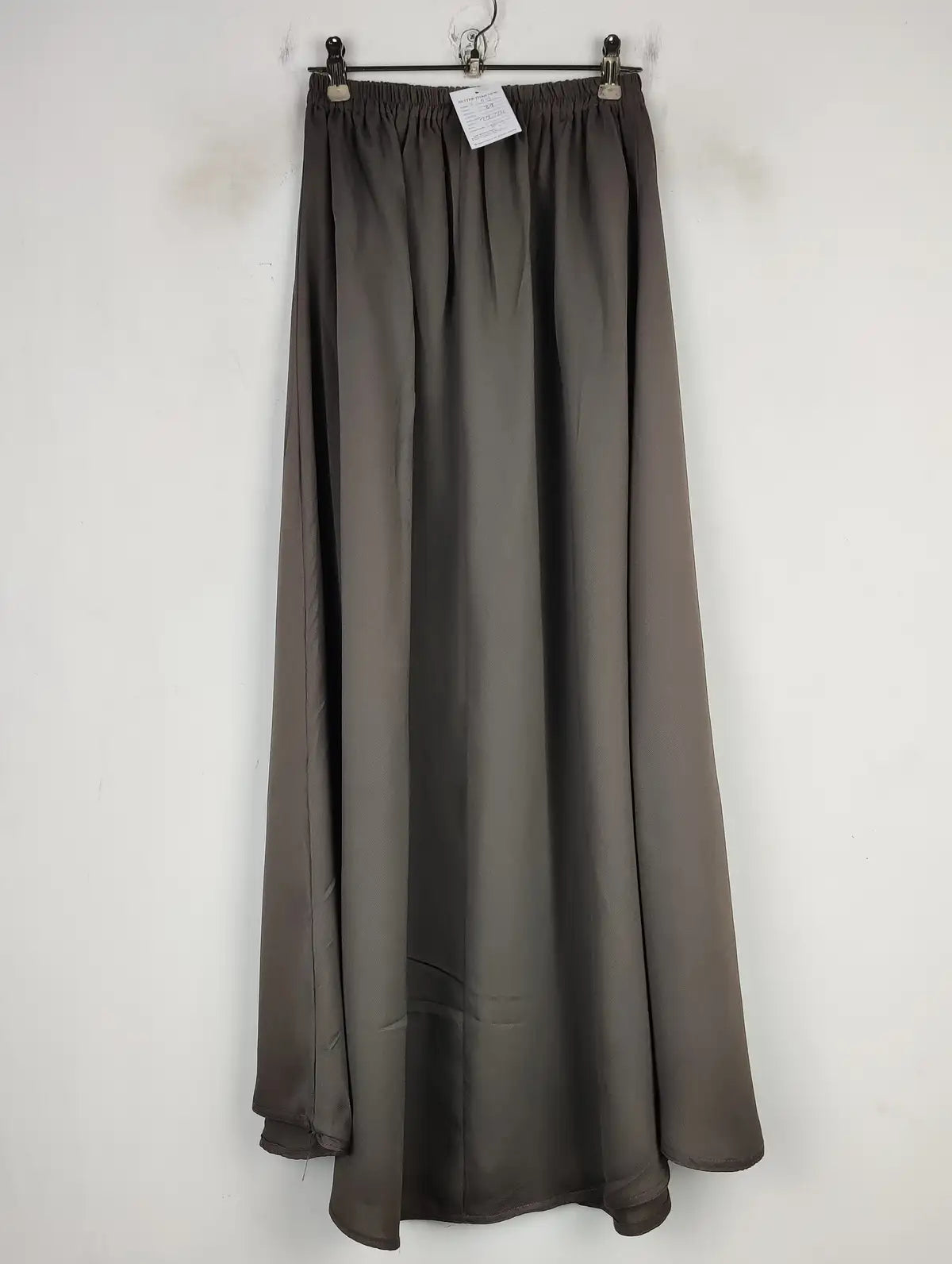 Buy online pre-used pre-loved 100% authentic & Original branded Unknown Brand (S-613) available in Pakistan. Top international brands avilable.