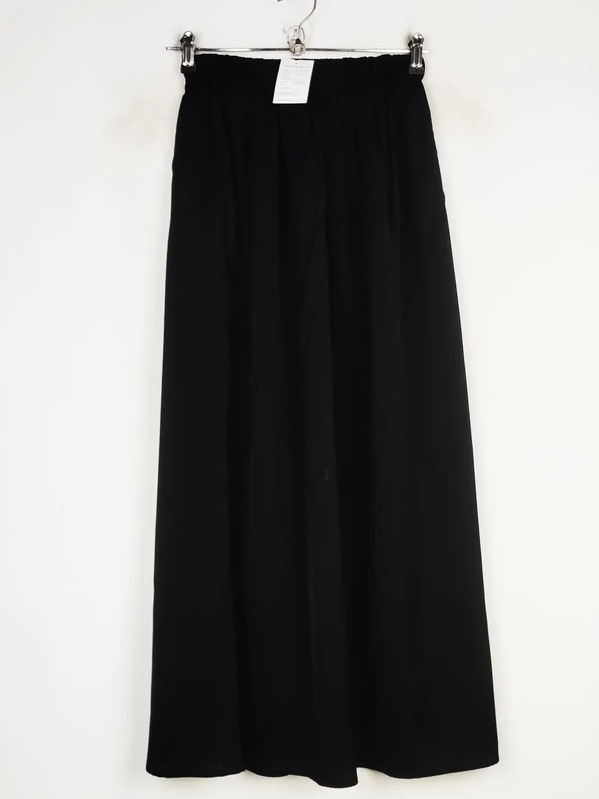 Buy online pre-used pre-loved 100% authentic & Original branded Unknown Brand (S-648) available in Pakistan. Top international brands avilable.