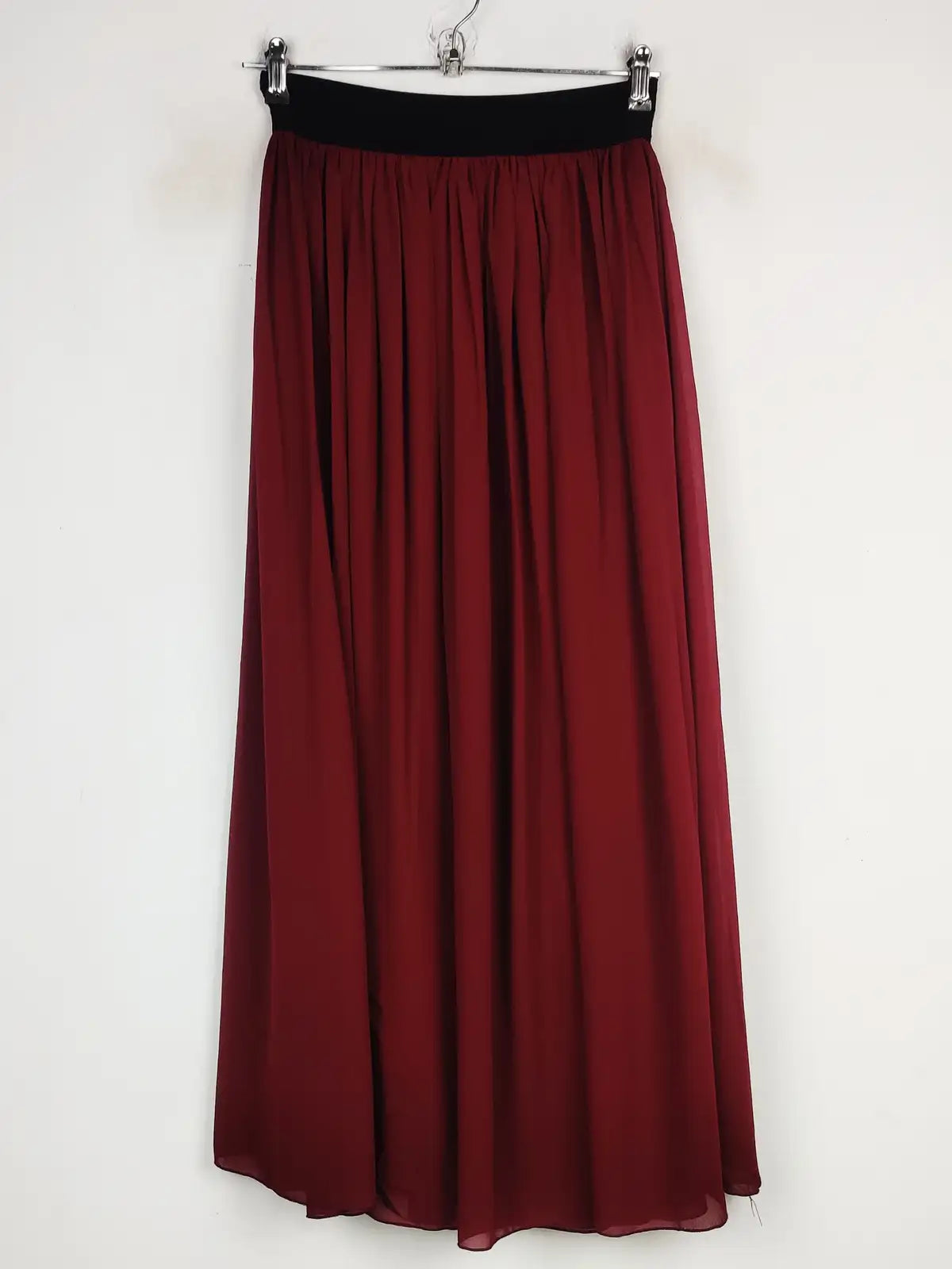 Buy online pre-used pre-loved 100% authentic & Original branded Unknown Brand (S-652) available in Pakistan. Top international brands avilable.