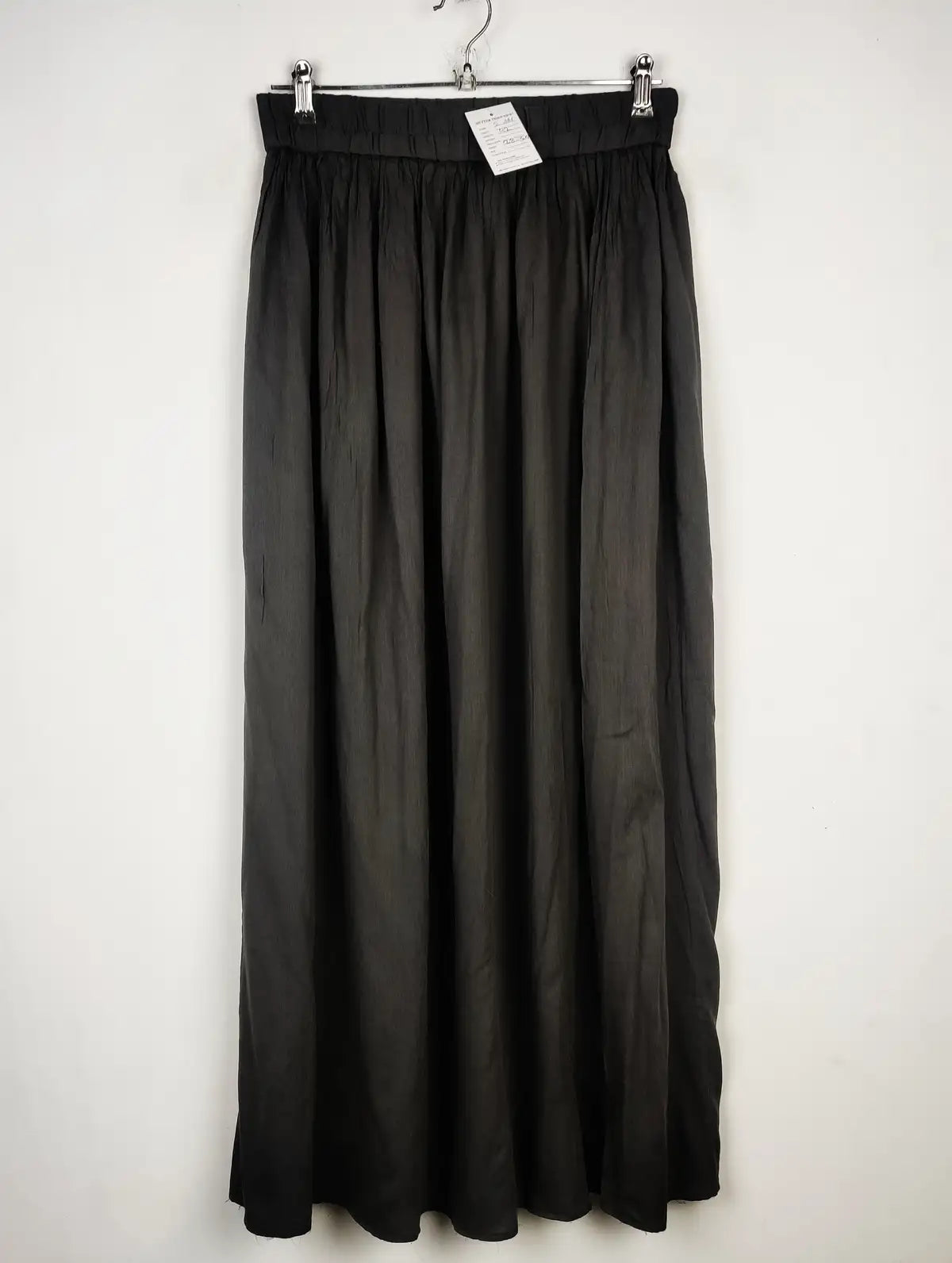 Buy online pre-used pre-loved 100% authentic & Original branded Zara (S-661) available in Pakistan. Top international brands avilable.