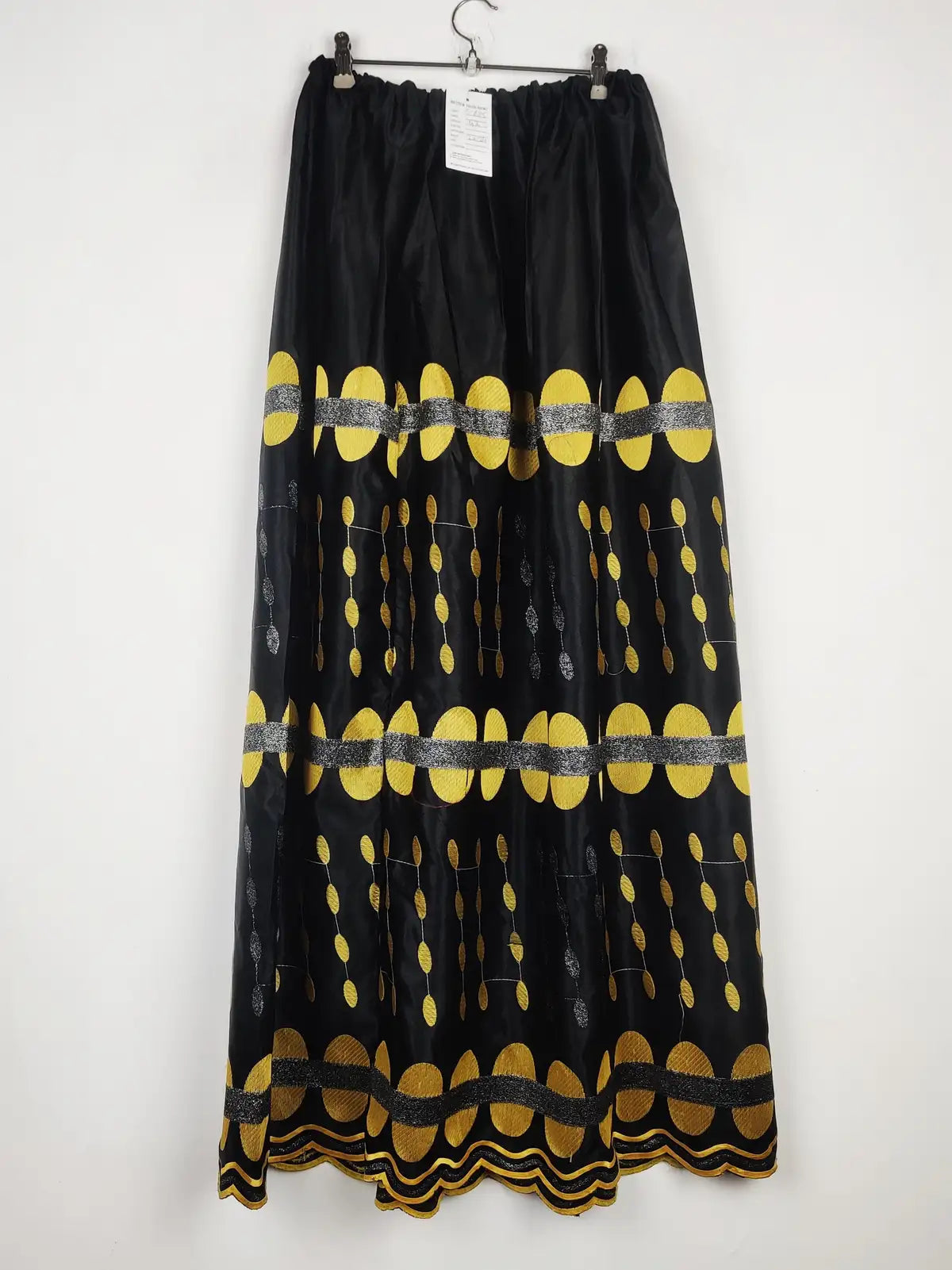 Buy online pre-used pre-loved 100% authentic & Original branded Unknown Brand (S-685) available in Pakistan. Top international brands avilable.