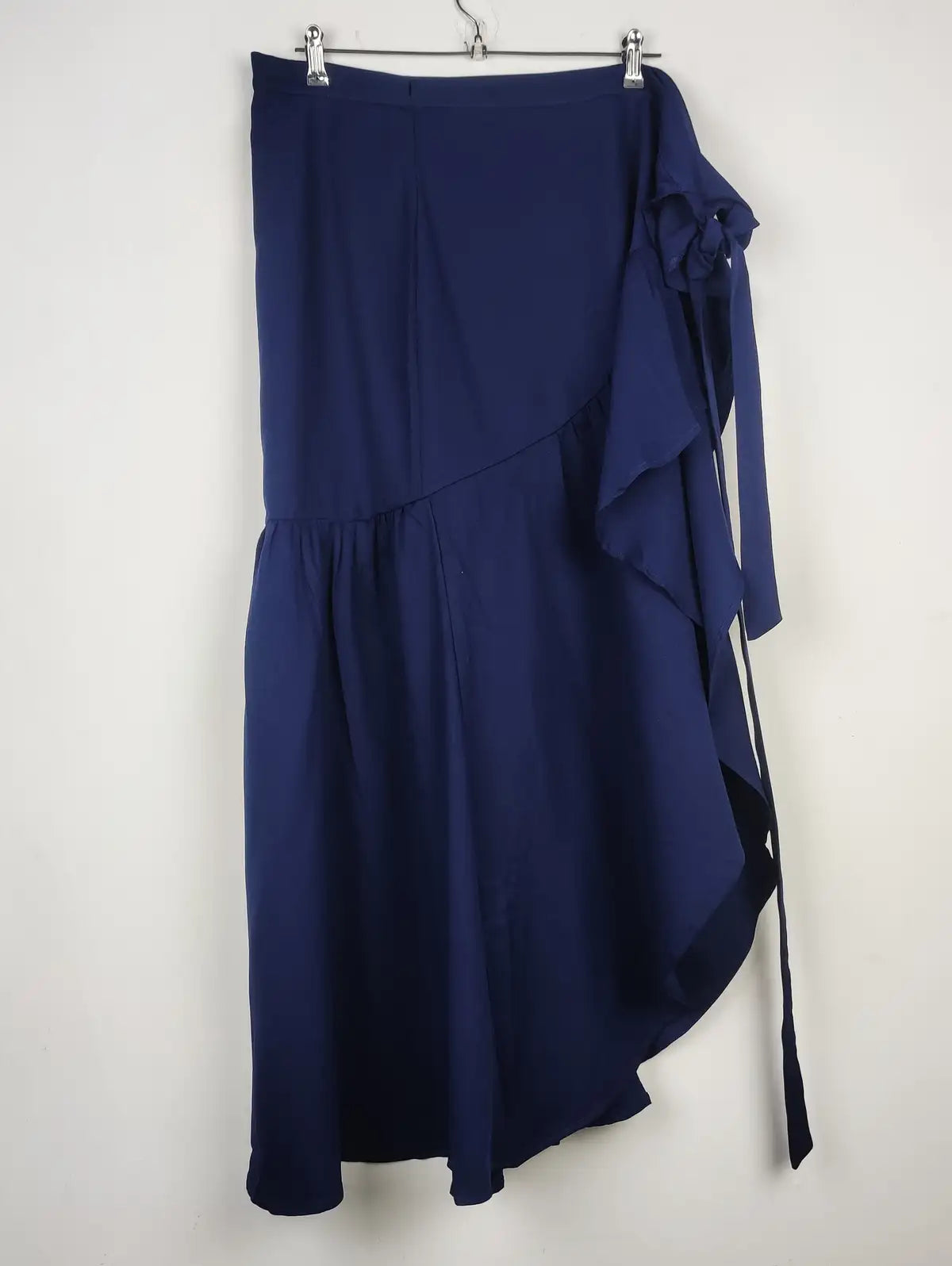 Buy online pre-used pre-loved 100% authentic & Original branded Qed London (S-692) available in Pakistan. Top international brands avilable.