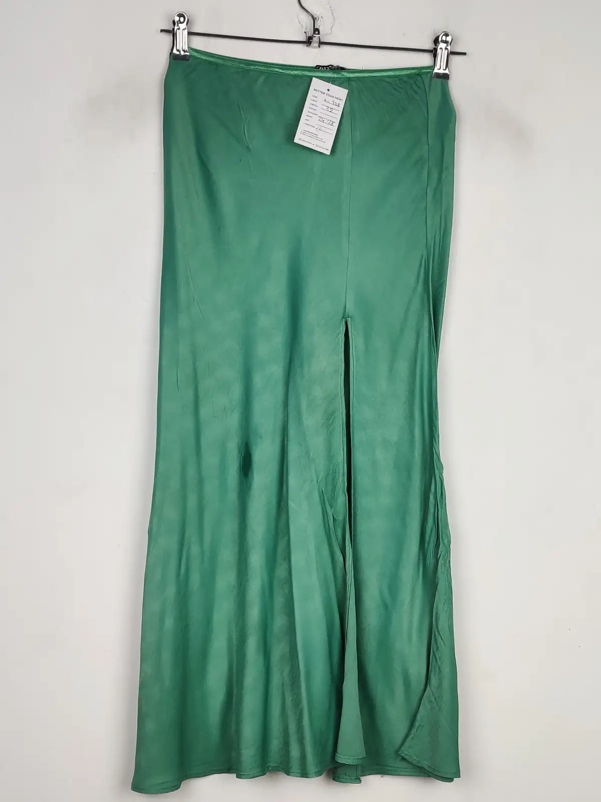 Buy online pre-used pre-loved 100% authentic & Original branded Zara (S-728) available in Pakistan. Top international brands avilable.