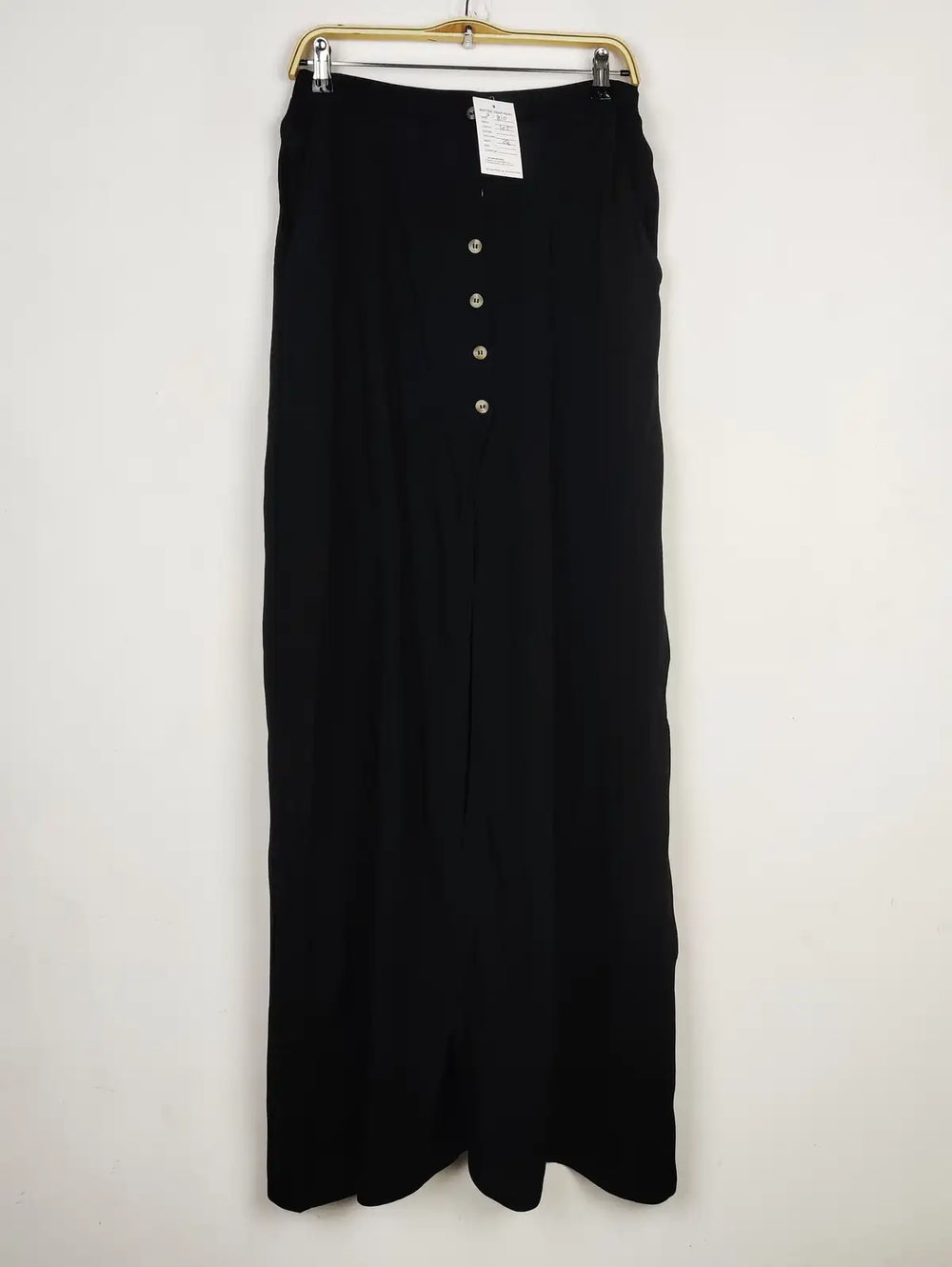 Buy online pre-used pre-loved 100% authentic & Original branded H&M (S-810) available in Pakistan. Top international brands avilable.