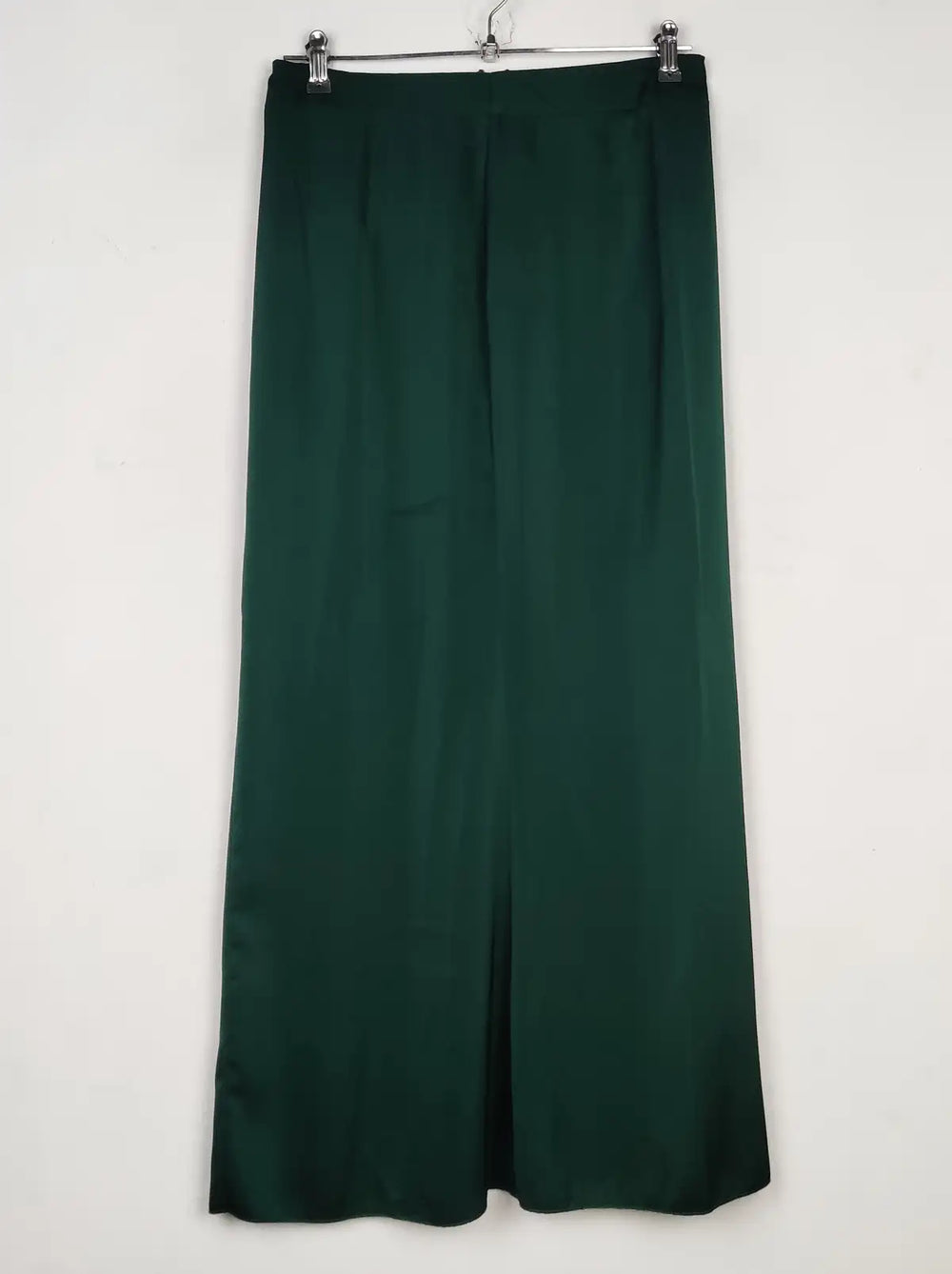 Buy online pre-used pre-loved 100% authentic & Original branded Unknown Brand (S-843) available in Pakistan. Top international brands avilable.