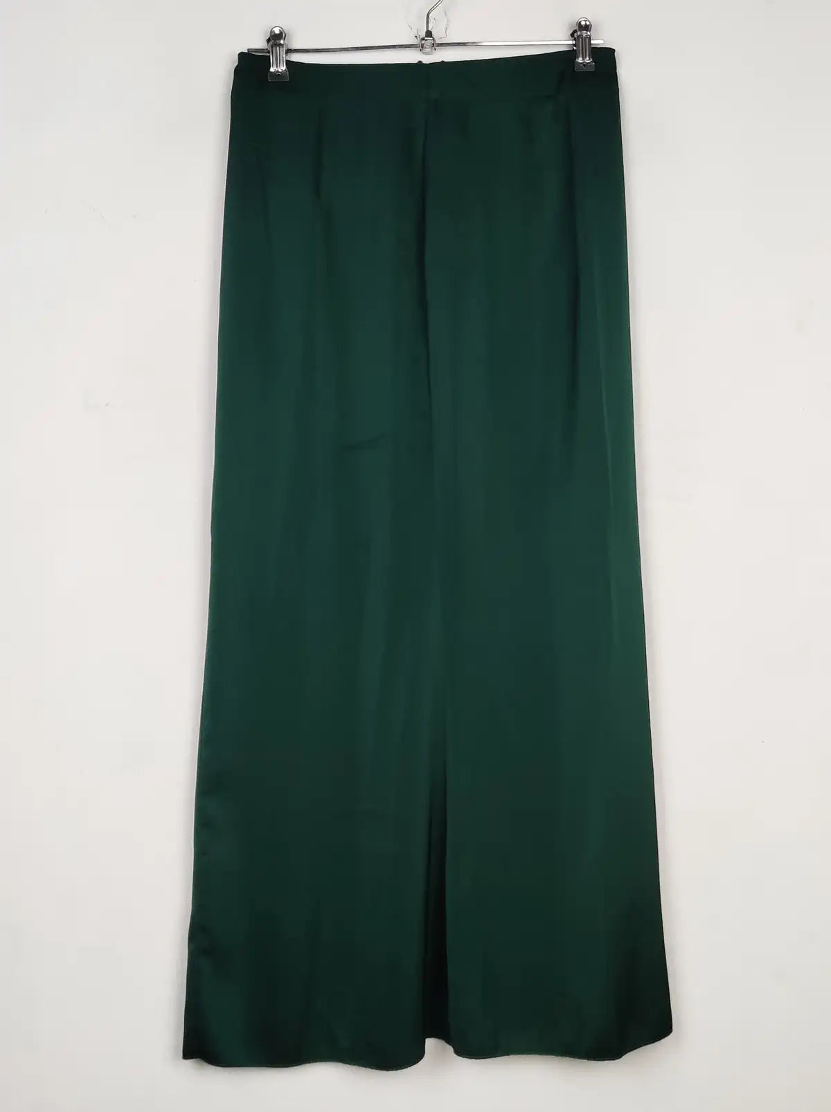 Buy online pre-used pre-loved 100% authentic & Original branded Unknown Brand (S-843) available in Pakistan. Top international brands avilable.