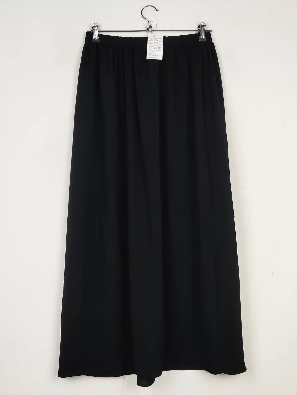 Buy online pre-used pre-loved 100% authentic & Original branded Unknown Brand (S-851) available in Pakistan. Top international brands avilable.