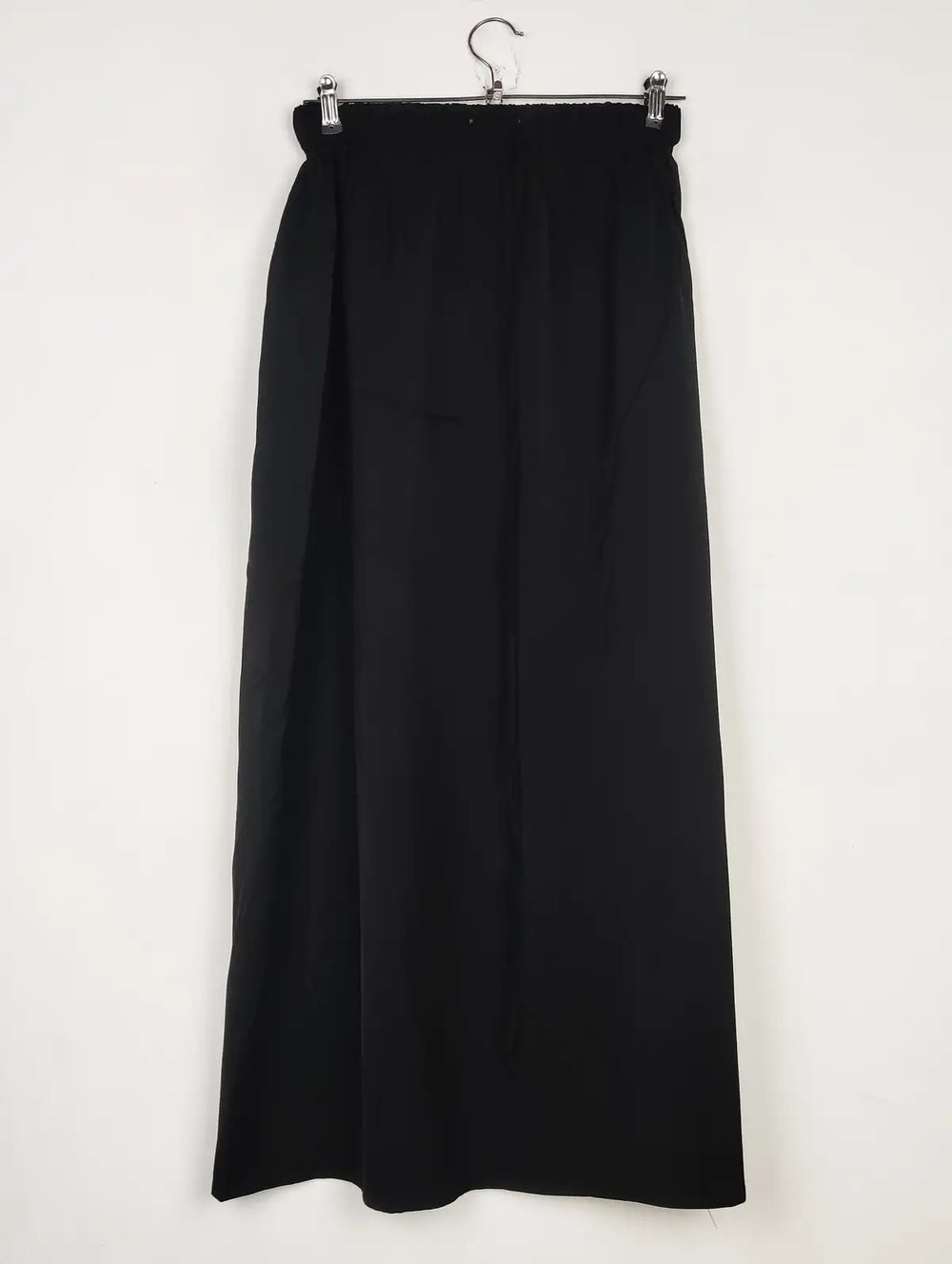 Buy online pre-used pre-loved 100% authentic & Original branded Unknown Brand (S-852) available in Pakistan. Top international brands avilable.