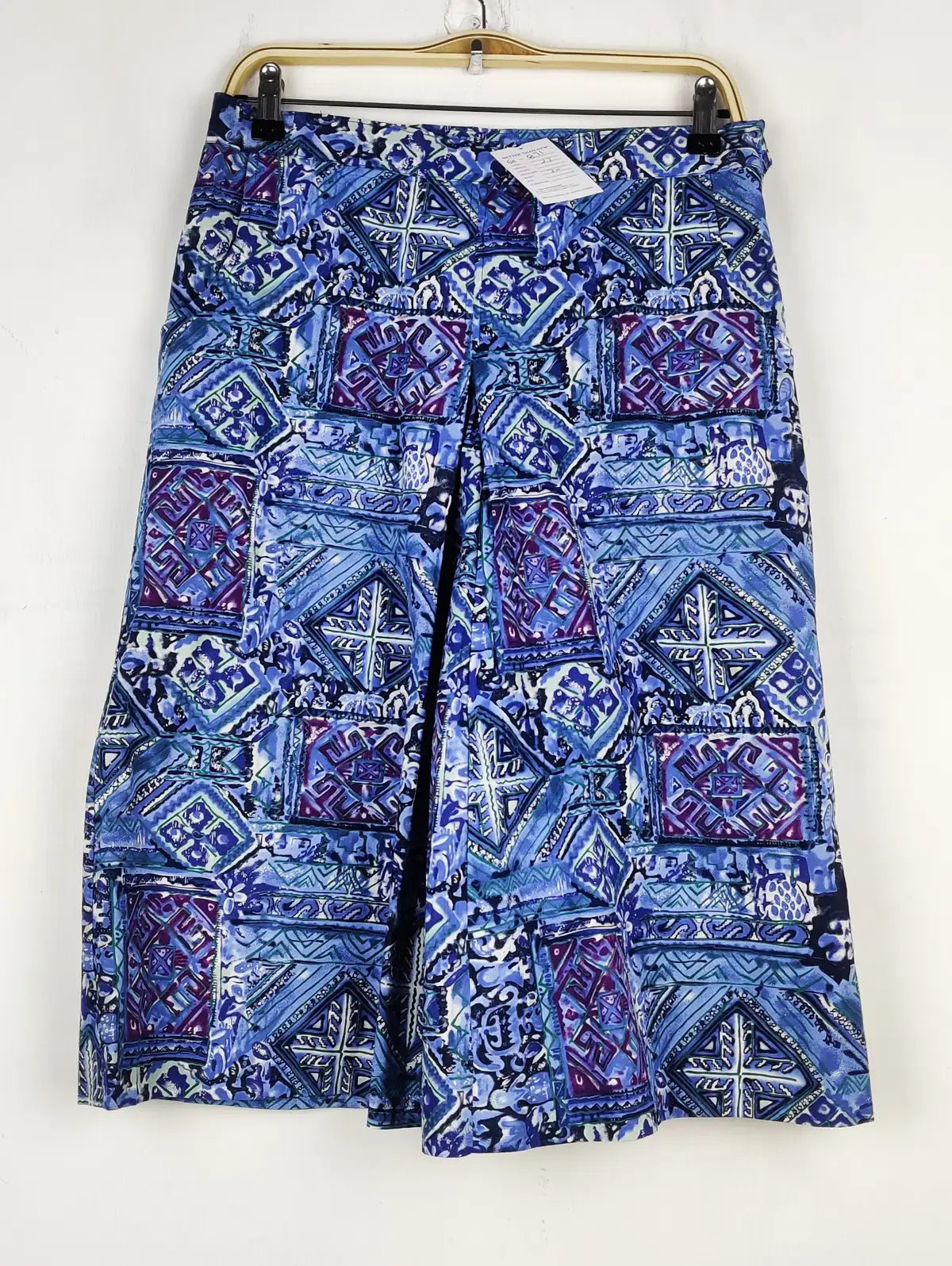 Buy online pre-used pre-loved 100% authentic & Original branded Unknown Brand (S-871) available in Pakistan. Top international brands avilable.