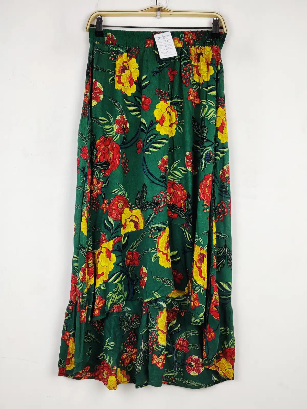 Buy online pre-used pre-loved 100% authentic & Original branded Papaya (S-877) available in Pakistan. Top international brands avilable.