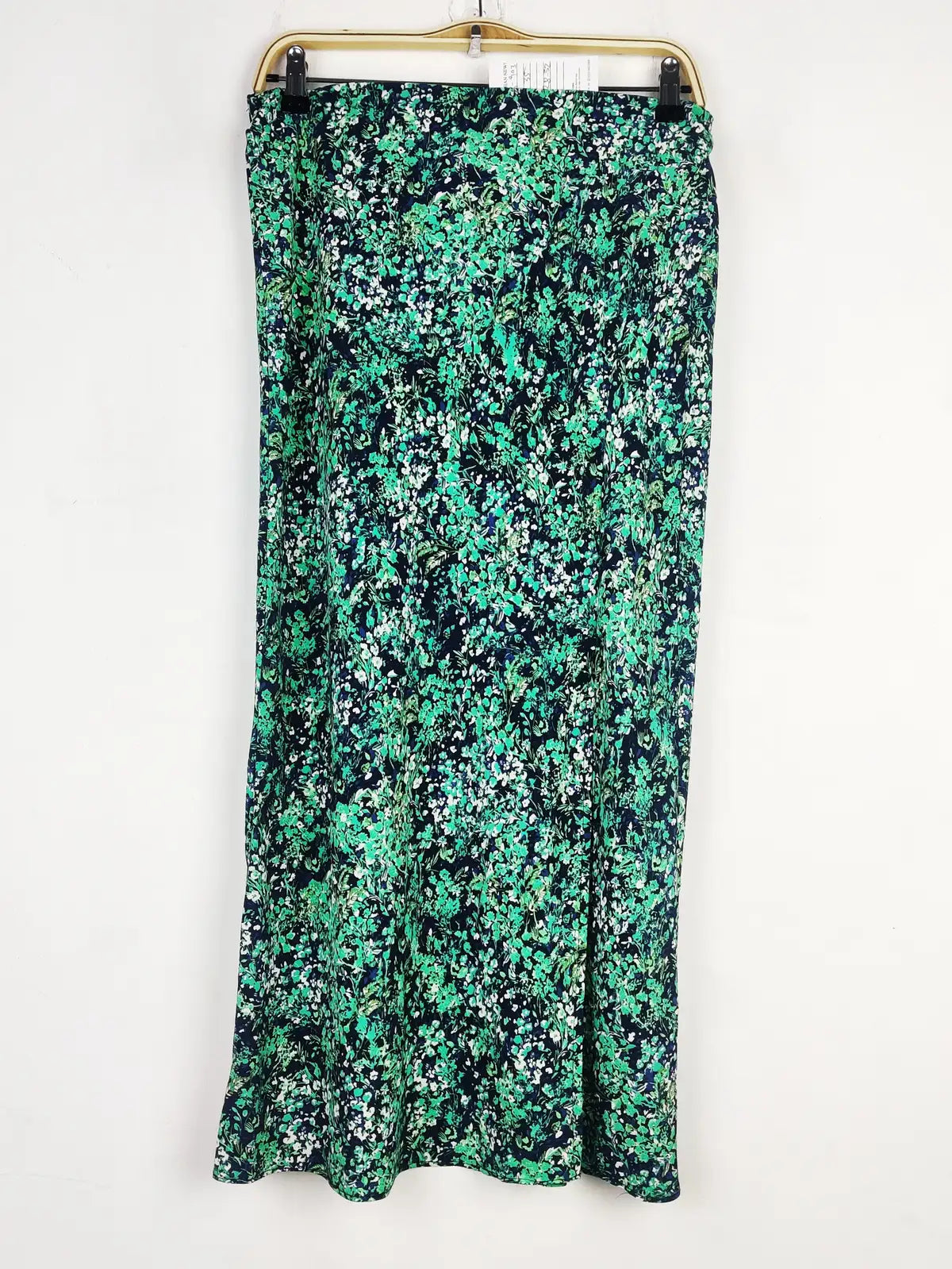 Buy online pre-used pre-loved 100% authentic & Original branded New Look (S-903) available in Pakistan. Top international brands avilable.