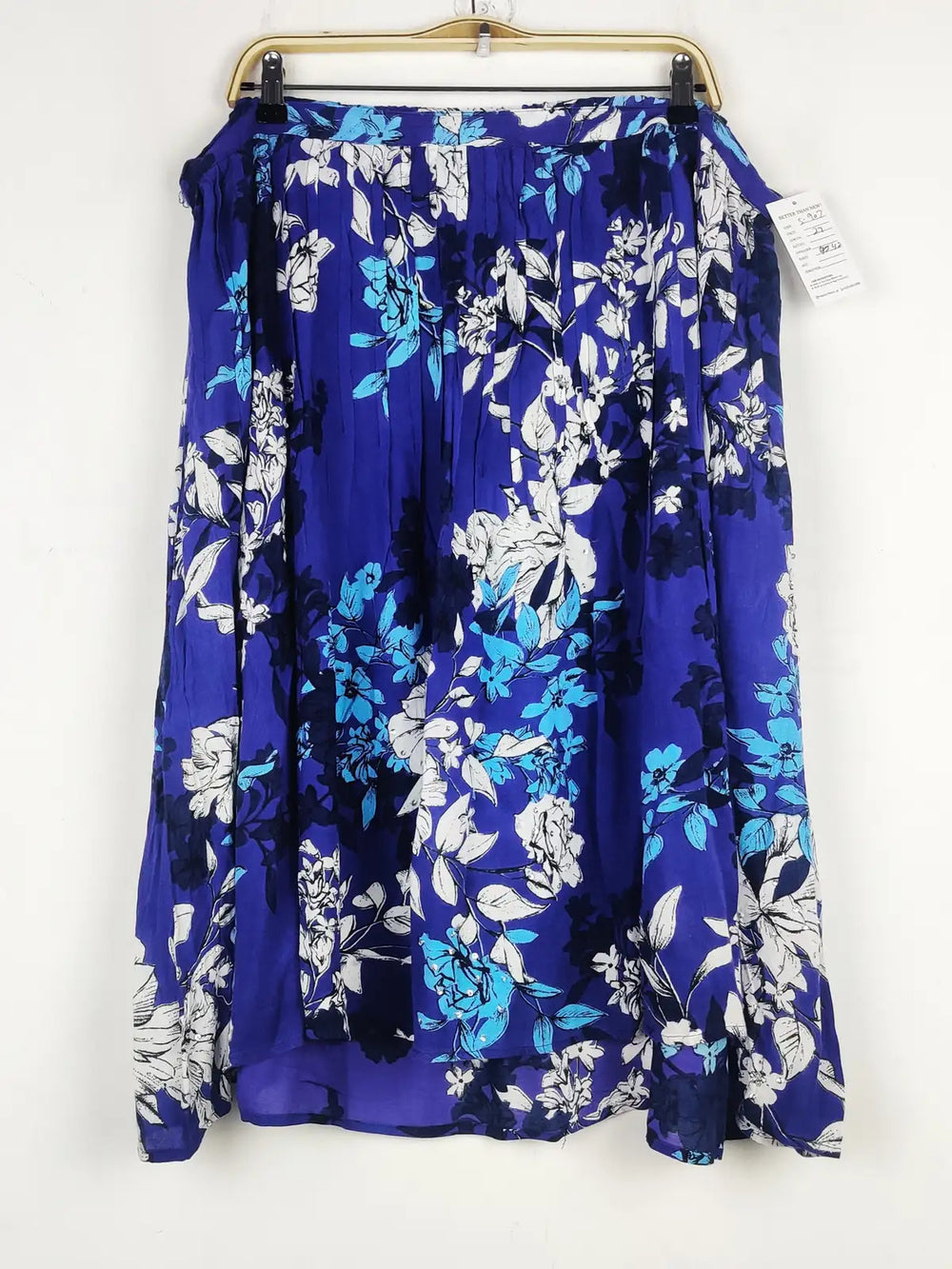 Buy online pre-used pre-loved 100% authentic & Original branded Unknown Brand (S-907) available in Pakistan. Top international brands avilable.