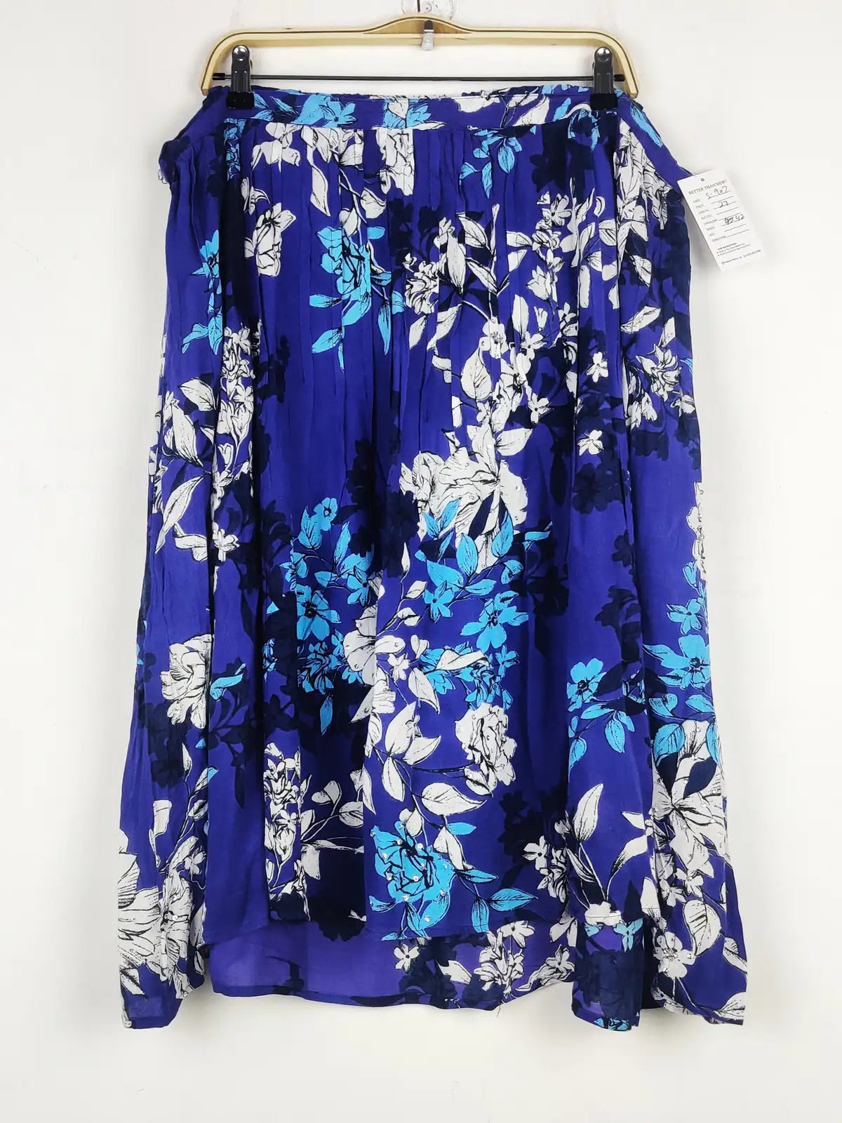 Buy online pre-used pre-loved 100% authentic & Original branded Unknown Brand (S-907) available in Pakistan. Top international brands avilable.