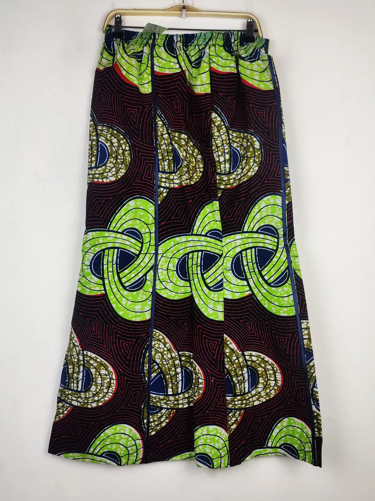 Buy online pre-used pre-loved 100% authentic & Original branded Unknown Brand (S-923) available in Pakistan. Top international brands avilable.