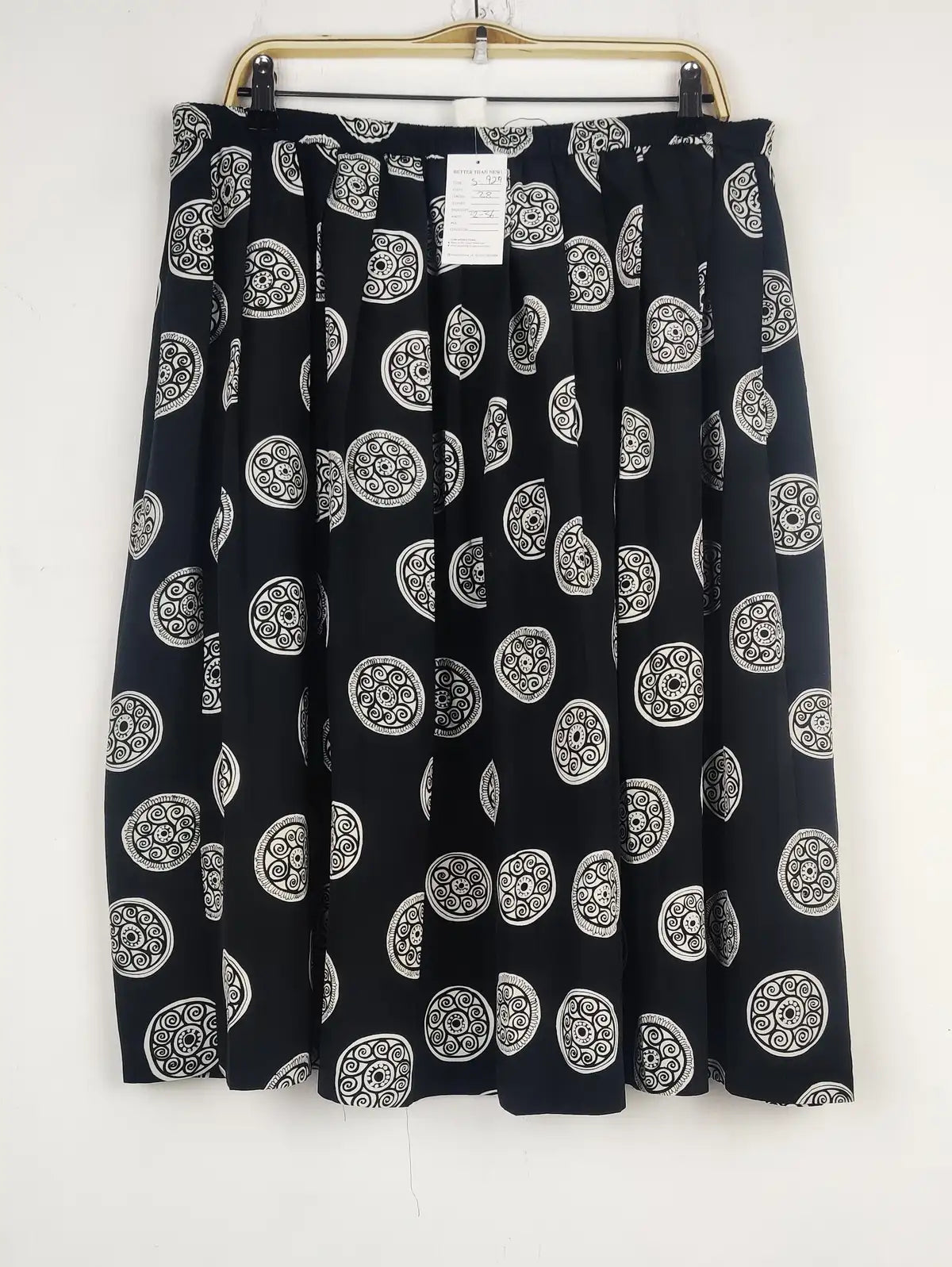 Buy online pre-used pre-loved 100% authentic & Original branded Unknown Brand (S-929) available in Pakistan. Top international brands avilable.