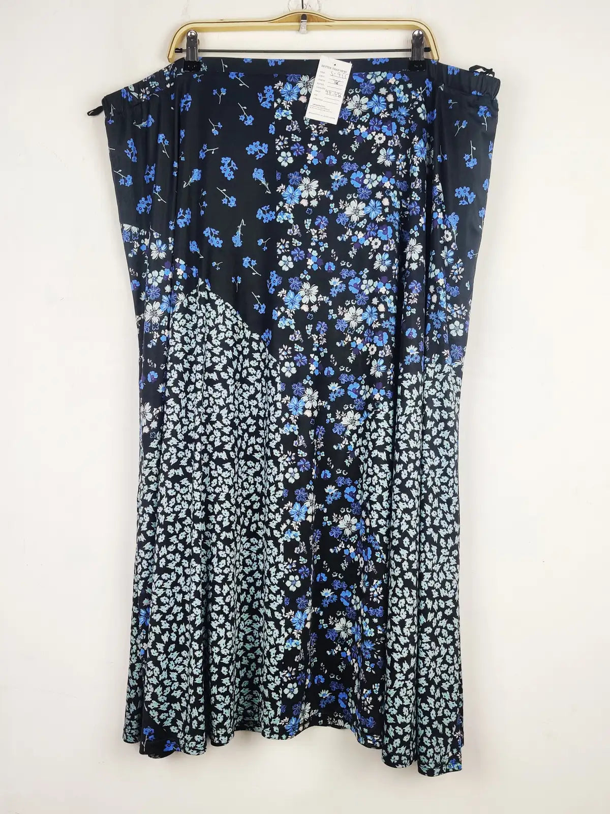 Buy online pre-used pre-loved 100% authentic & Original branded Unknown Brand (S-955) available in Pakistan. Top international brands avilable.