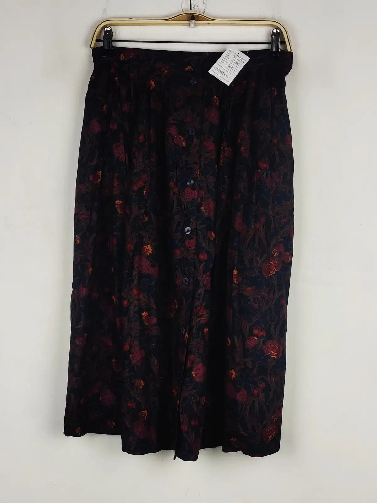 Buy online pre-used pre-loved 100% authentic & Original branded Marks & Spencer (S-959) available in Pakistan. Top international brands avilable.