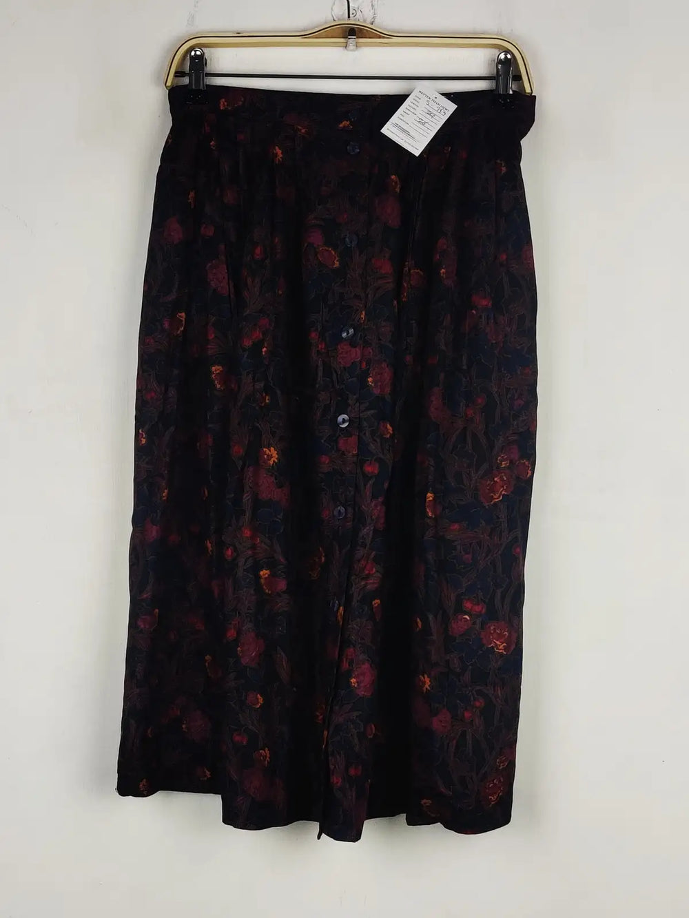 Buy online pre-used pre-loved 100% authentic & Original branded Marks & Spencer (S-959) available in Pakistan. Top international brands avilable.