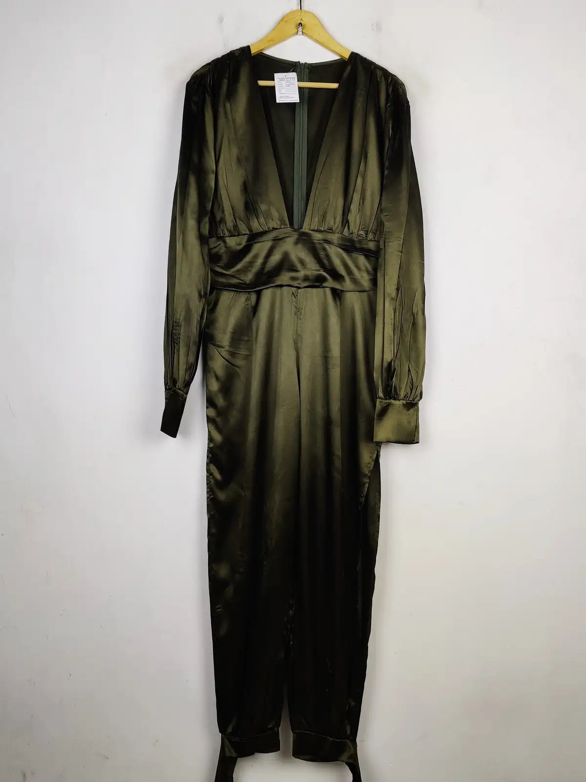 Buy online pre-used pre-loved 100% authentic & Original branded Unknown Brand (SBD-229) available in Pakistan. Top international brands avilable.