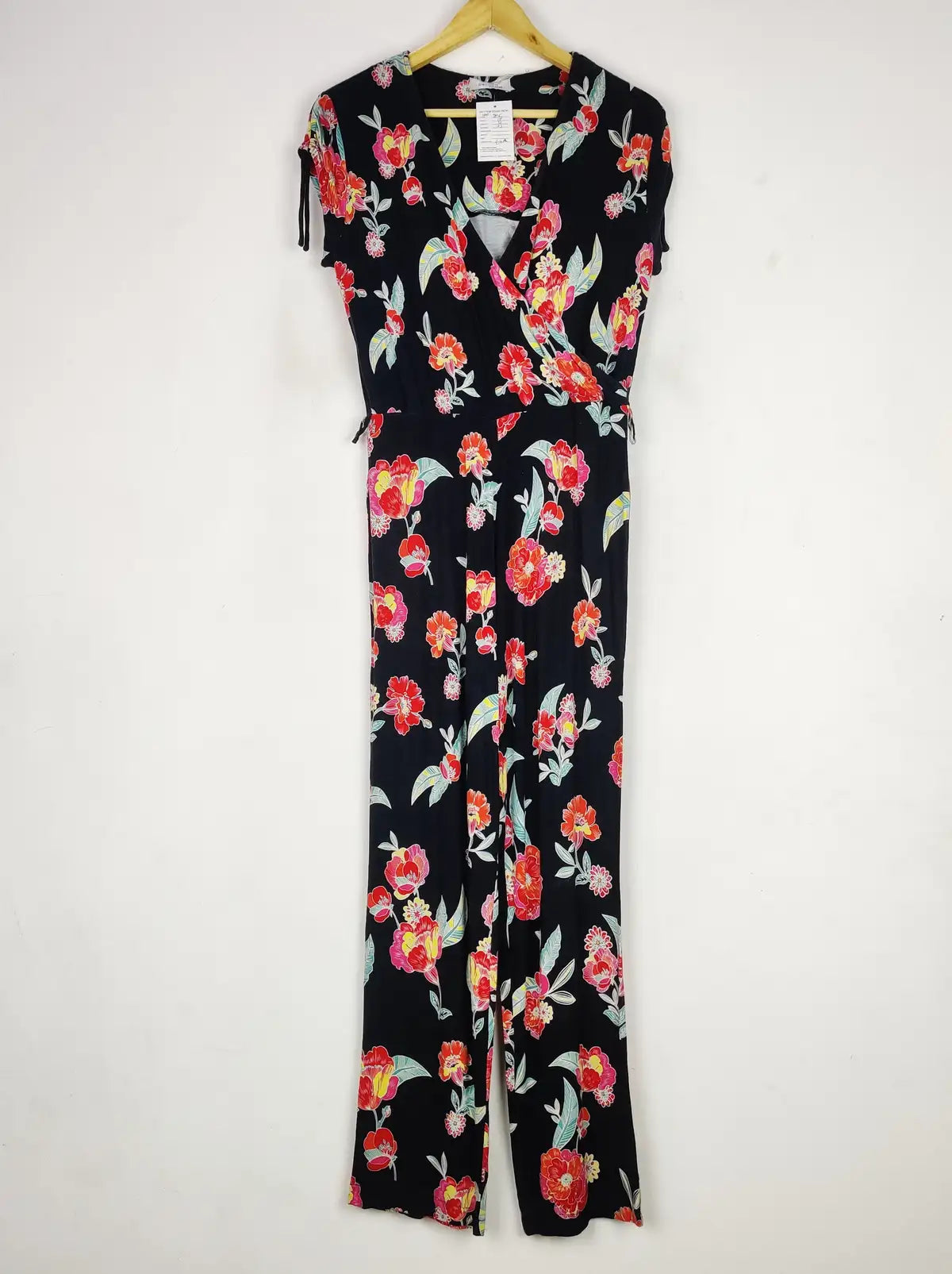Buy online pre-used pre-loved 100% authentic & Original branded Peruna (SBD-255) available in Pakistan. Top international brands avilable.