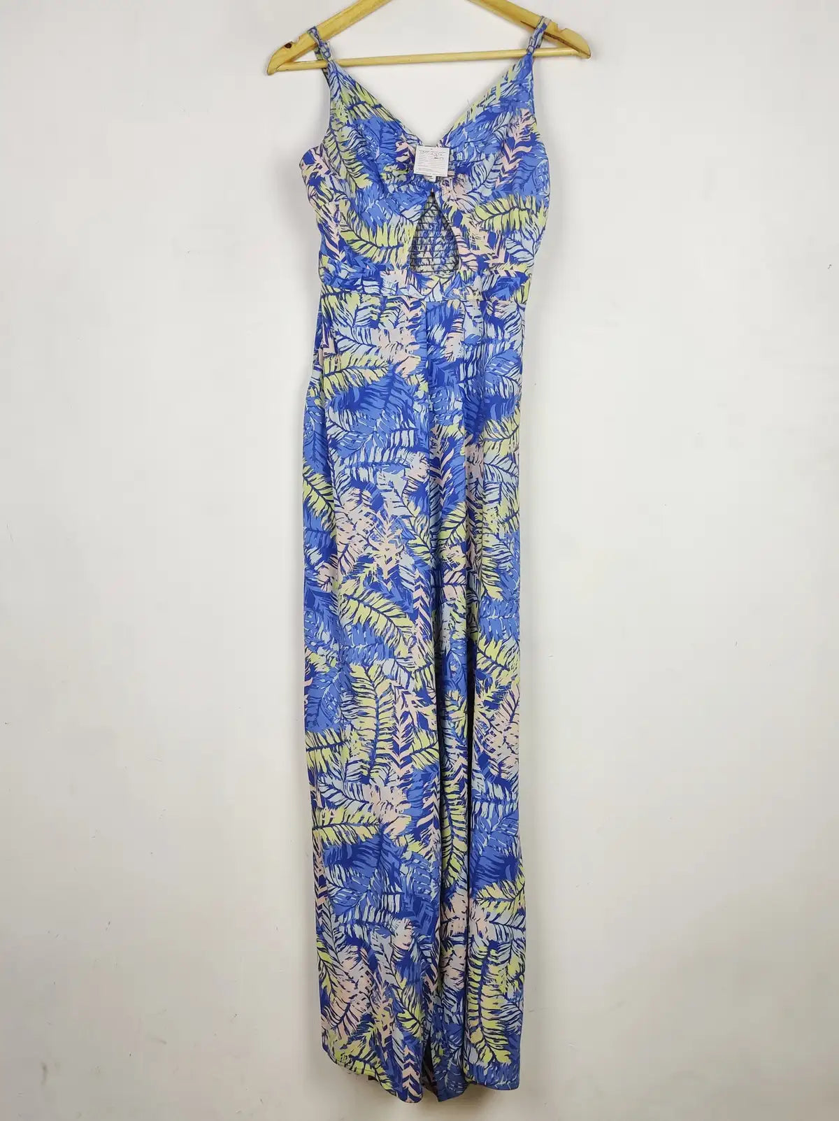 Buy online pre-used pre-loved 100% authentic & Original branded Goa (SBD-274) available in Pakistan. Top international brands avilable.
