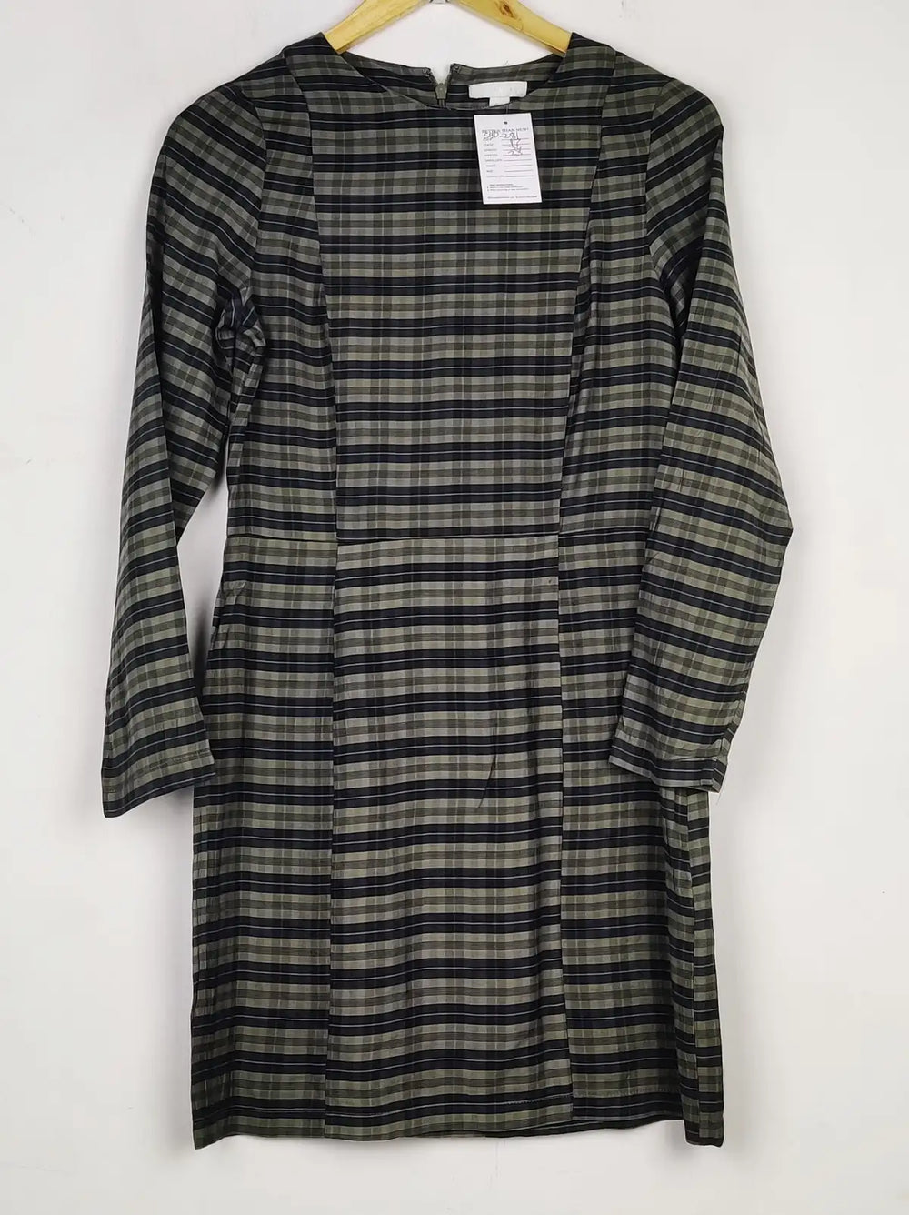 Buy online pre-used pre-loved 100% authentic & Original branded H&M (SBD-281) available in Pakistan. Top international brands avilable.