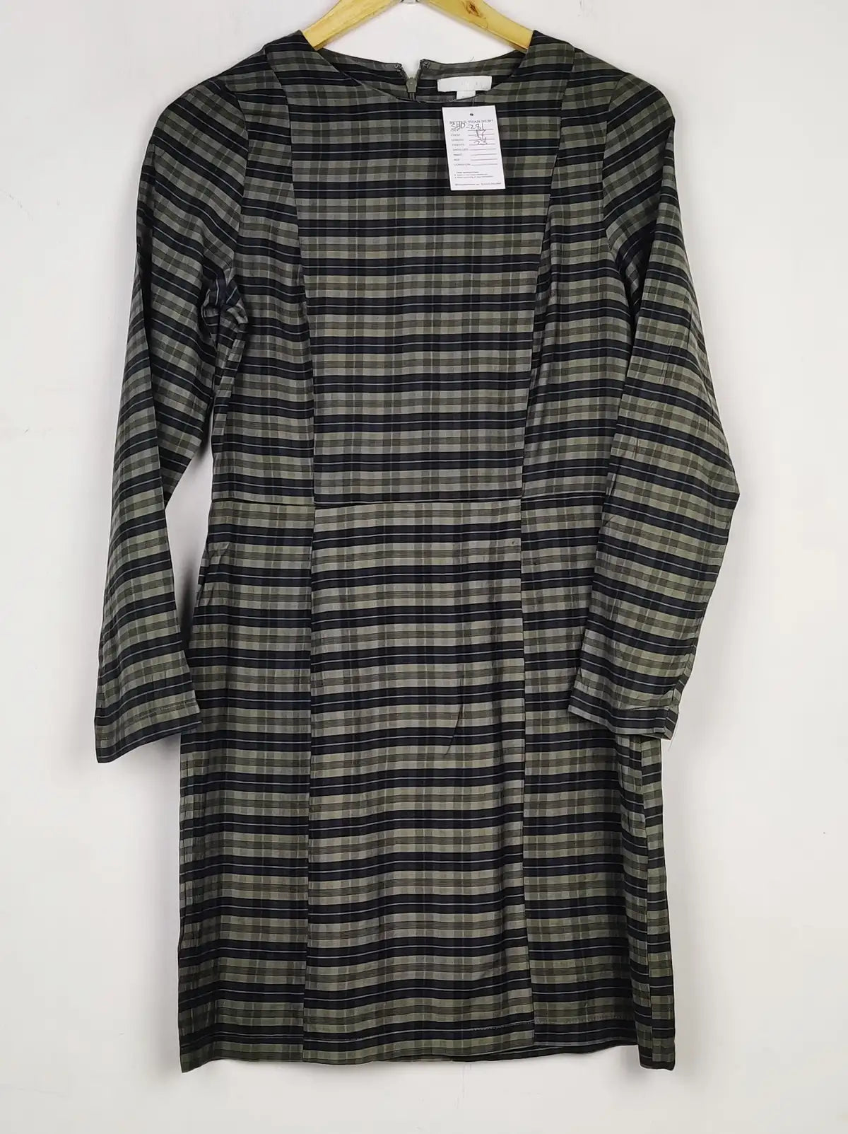 Buy online pre-used pre-loved 100% authentic & Original branded H&M (SBD-281) available in Pakistan. Top international brands avilable.