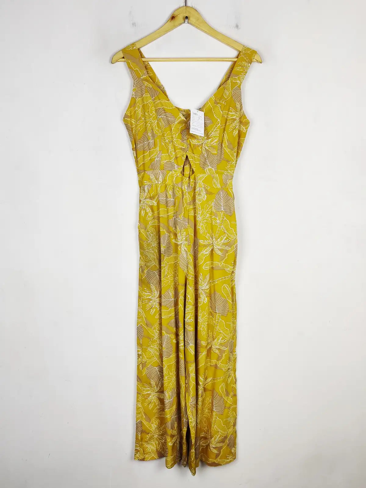 Buy online pre-used pre-loved 100% authentic & Original branded Peacocks (SBD-326) available in Pakistan. Top international brands avilable.