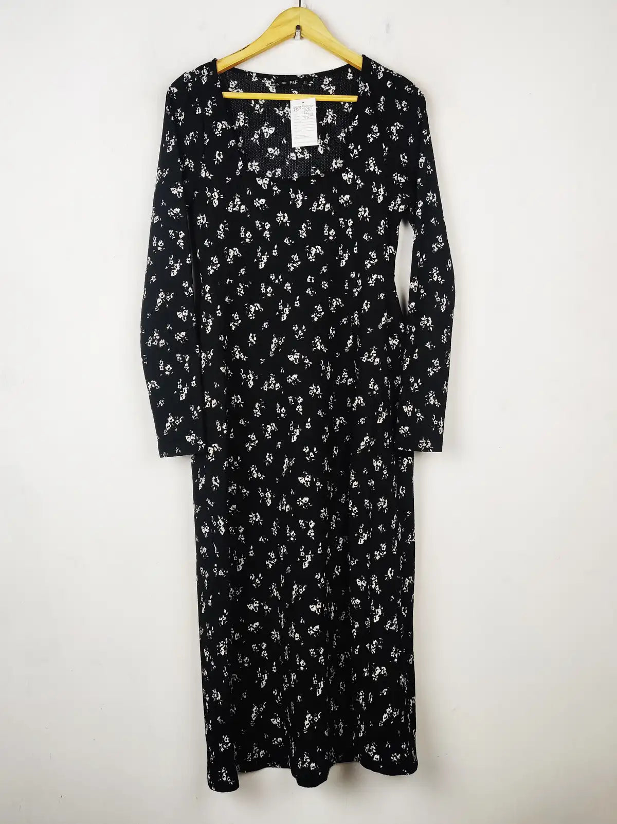 Buy online pre-used pre-loved 100% authentic & Original branded F&F (SBD-387) available in Pakistan. Top international brands avilable.