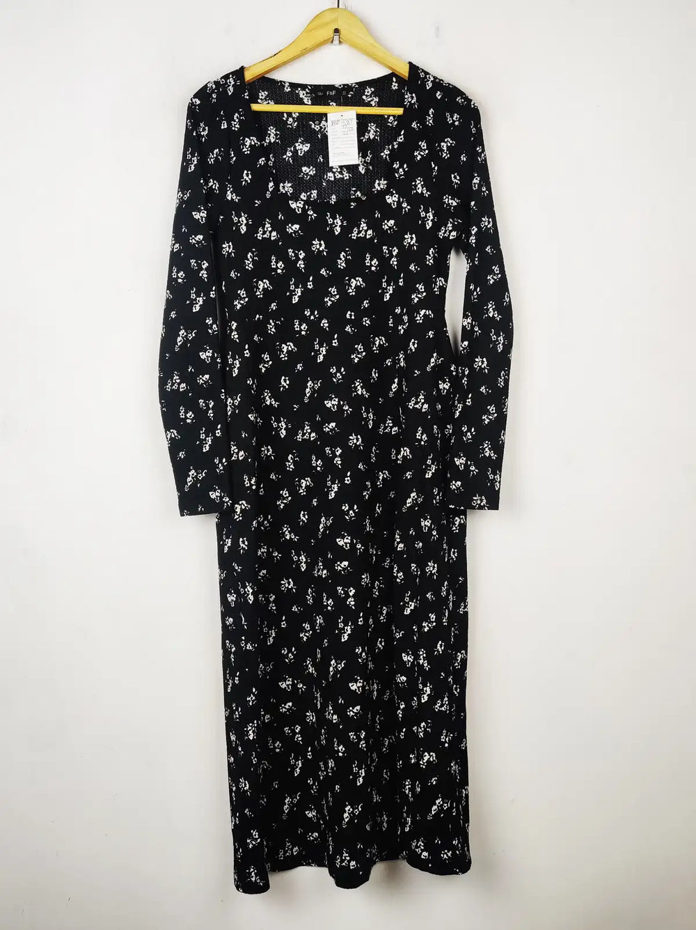 Buy online pre-used pre-loved 100% authentic & Original branded F&F (SBD-387) available in Pakistan. Top international brands avilable.