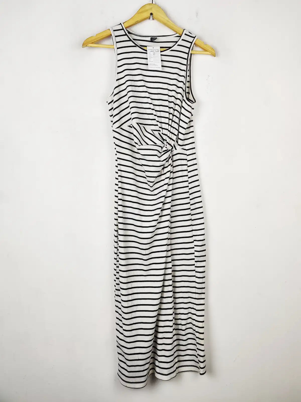 Buy online pre-used pre-loved 100% authentic & Original branded Shein (SBD-400) available in Pakistan. Top international brands avilable.