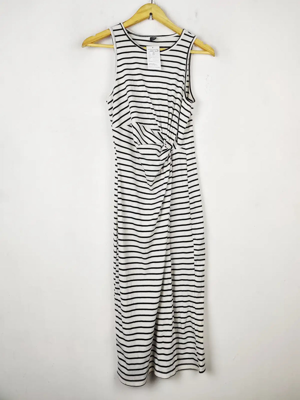 Buy online pre-used pre-loved 100% authentic & Original branded Shein (SBD-400) available in Pakistan. Top international brands avilable.