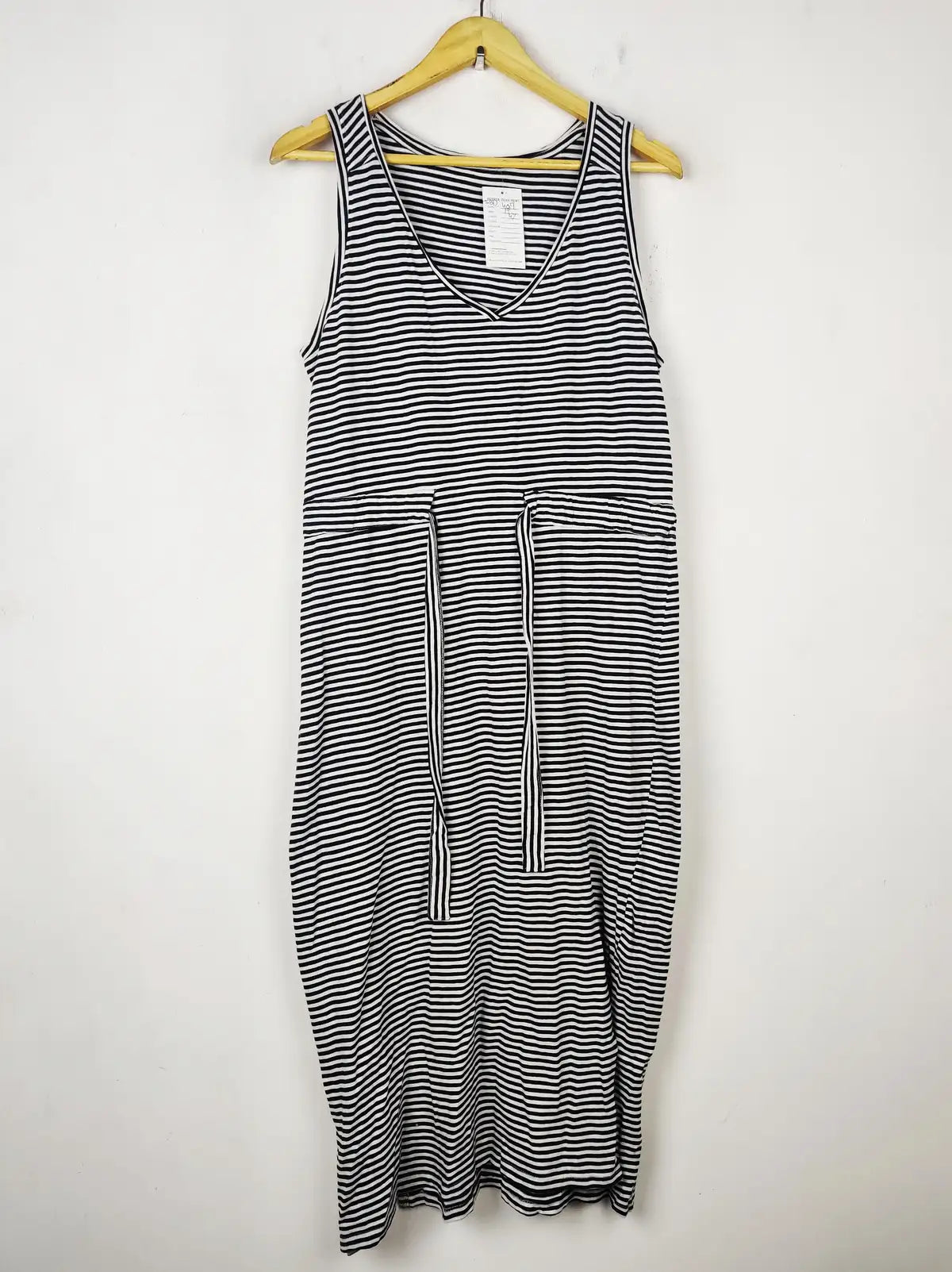 Buy online pre-used pre-loved 100% authentic & Original branded Unknown Brand (SBD-407) available in Pakistan. Top international brands avilable.