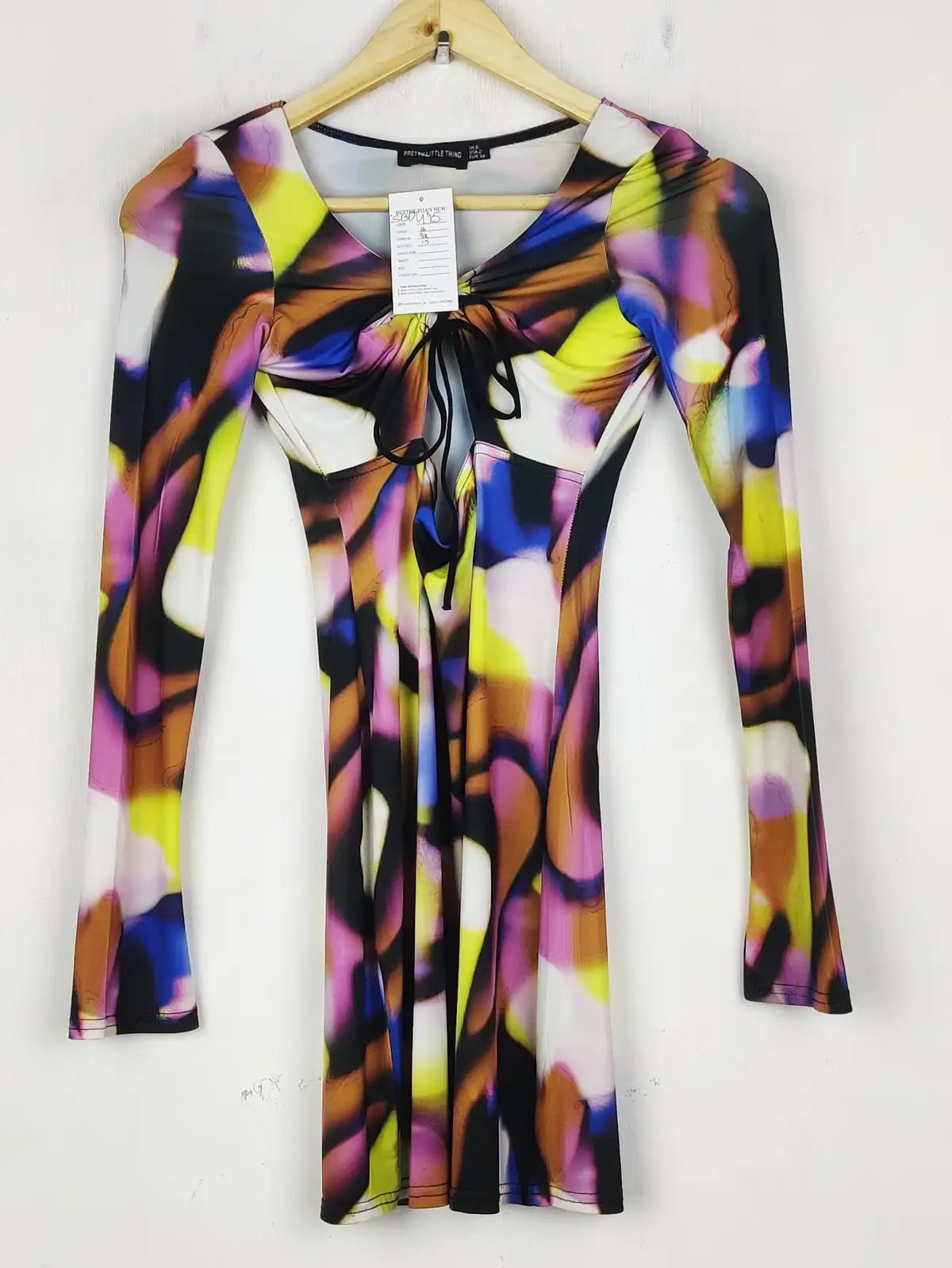 Buy online pre-used pre-loved 100% authentic & Original branded Pretty Little Thing (SBD-425) available in Pakistan. Top international brands avilable.
