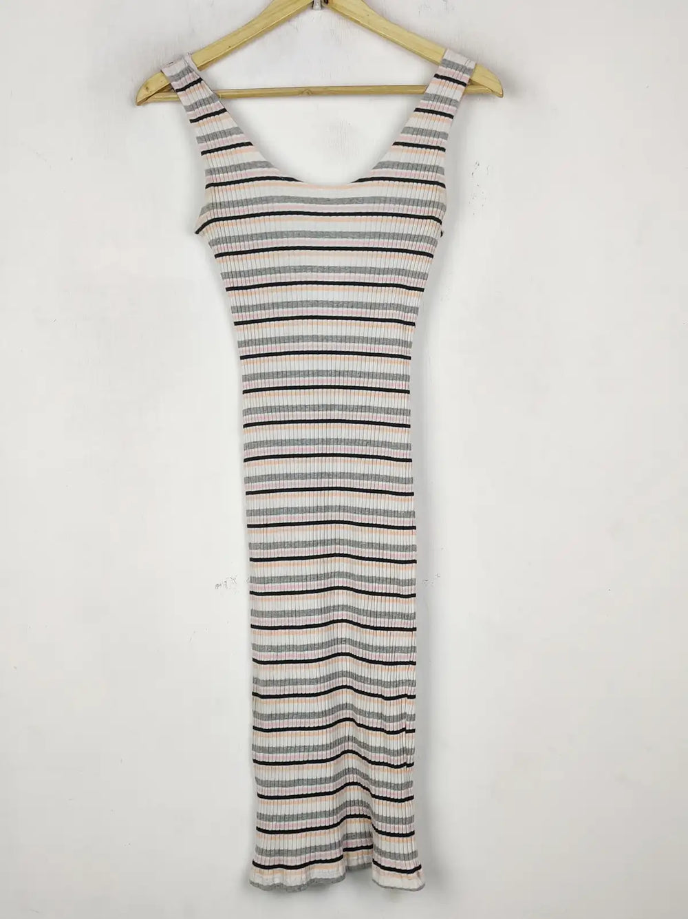 Buy online pre-used pre-loved 100% authentic & Original branded Primark (SBD-443) available in Pakistan. Top international brands avilable.